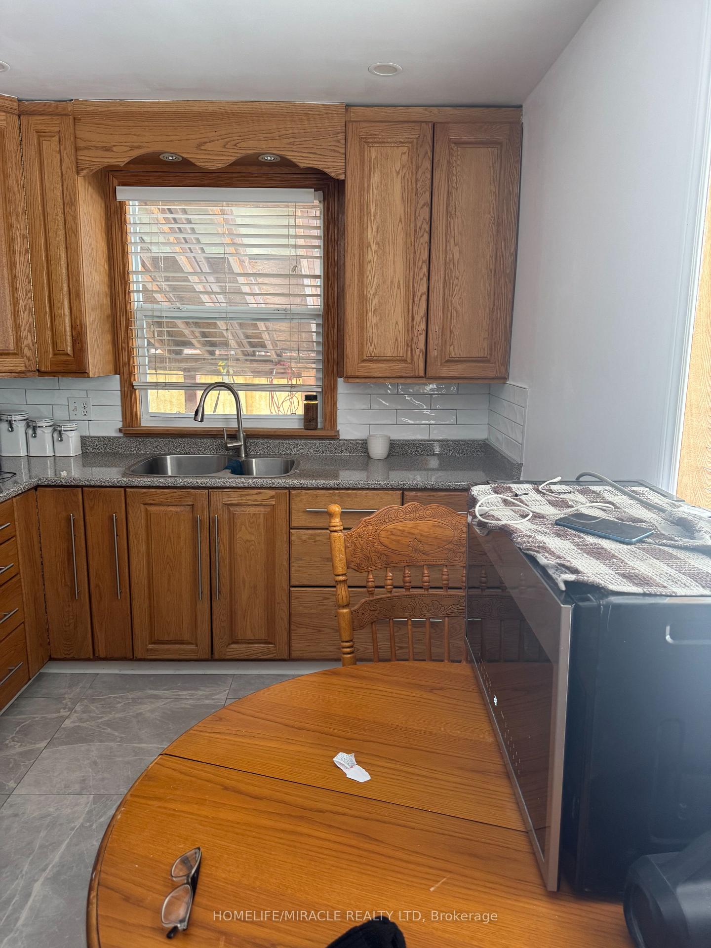 Photo 15 of Unit Upper Level, 52 Simpson ( Upper Level ) Avenue, Clarington, Bowmanville — HOMEH