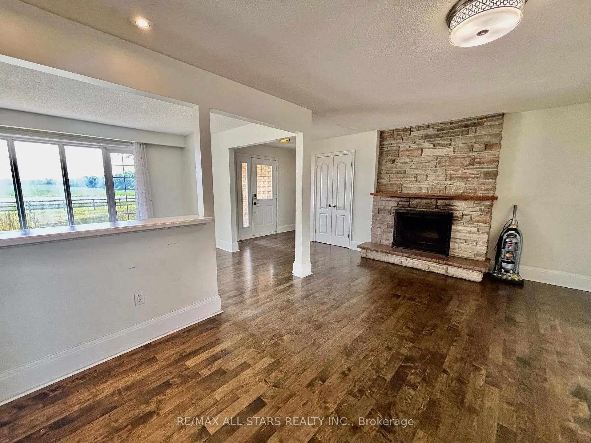 Photo 3 of 11648 Kennedy Road, Markham, Markham Village — HOMEH