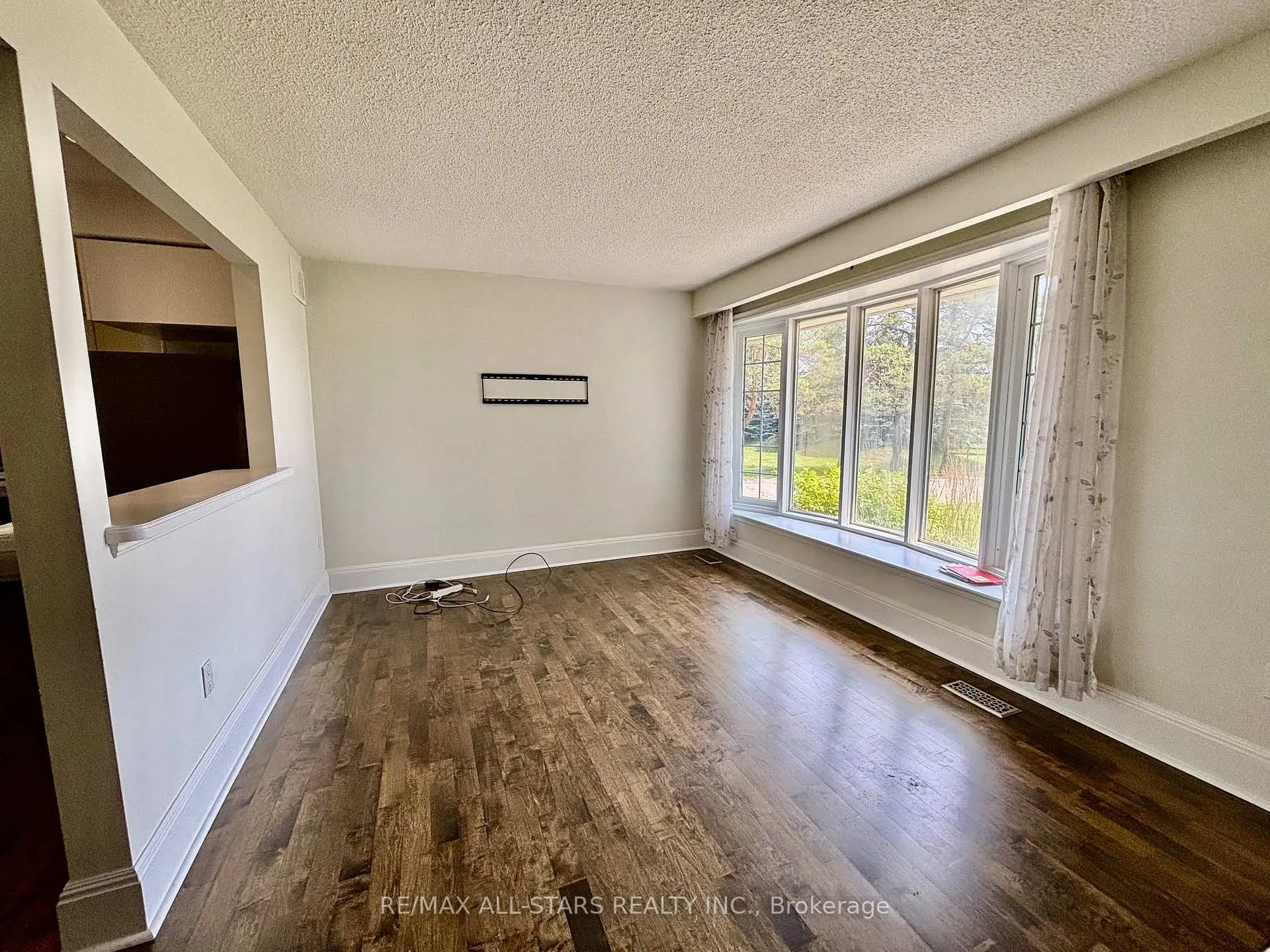 Photo 4 of 11648 Kennedy Road, Markham, Markham Village — HOMEH