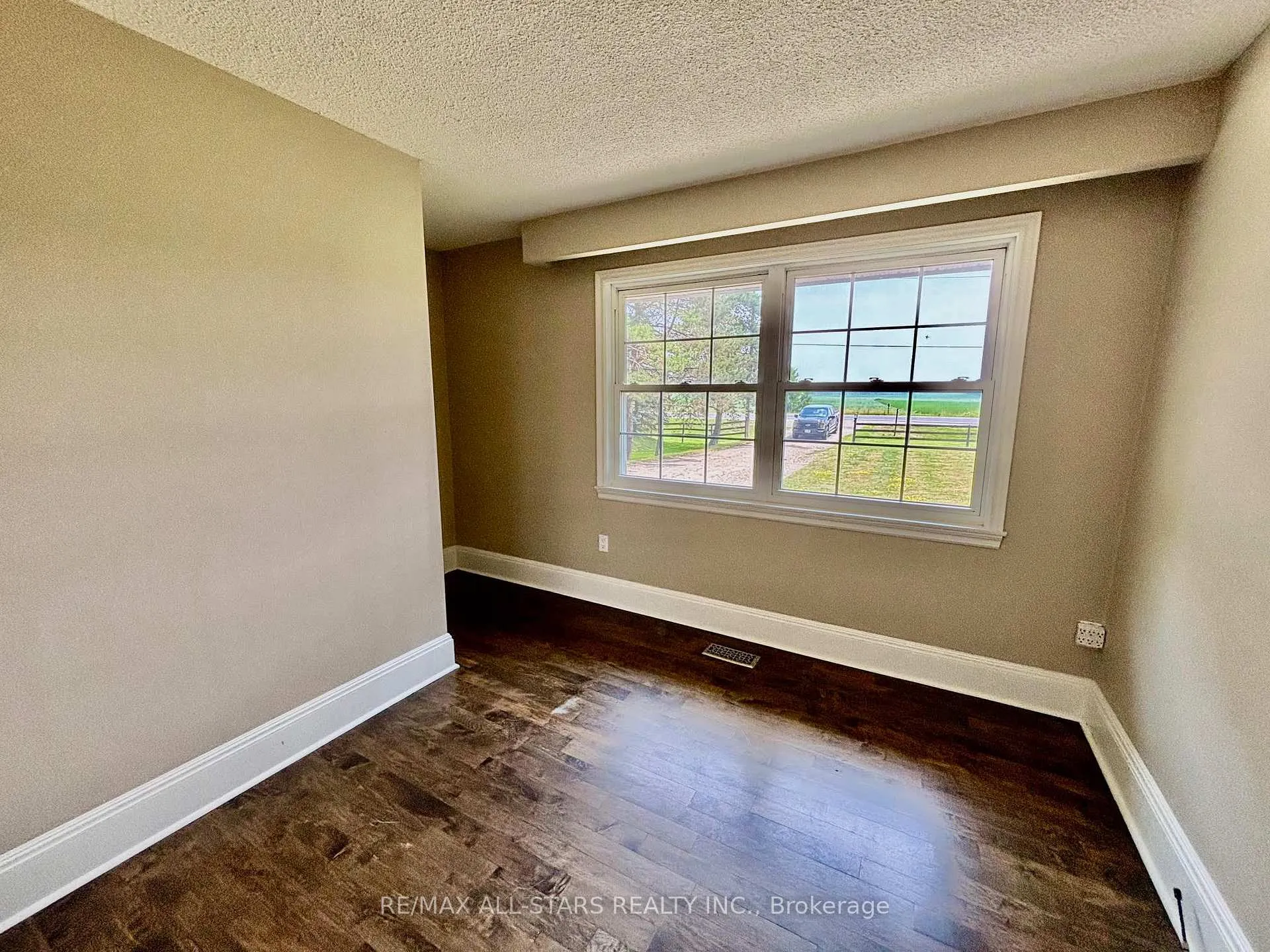 Photo 11 of 11648 Kennedy Road, Markham, Markham Village — HOMEH