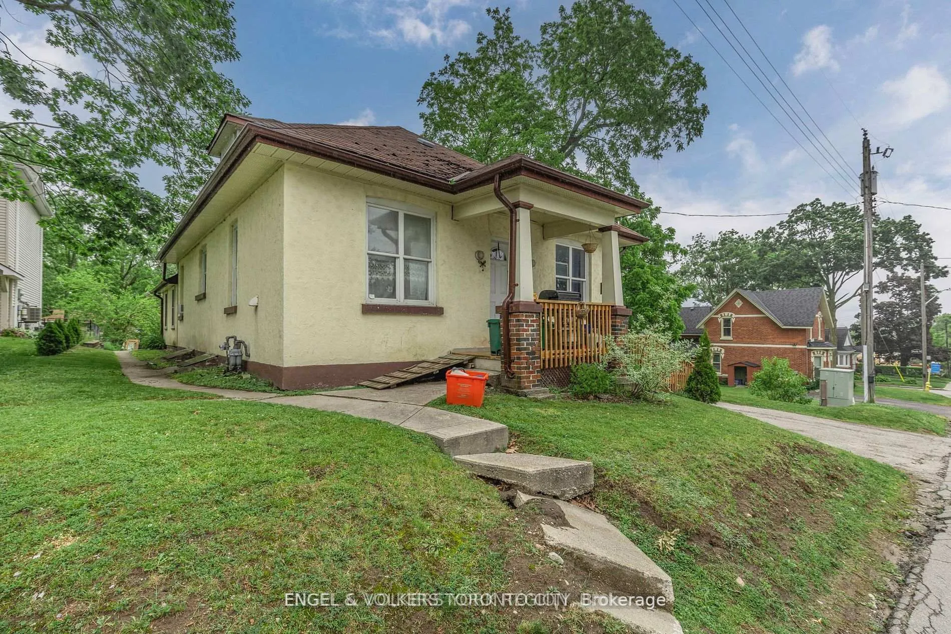 Photo 2 of 23 Lount Street, Barrie, Wellington — HOMEH
