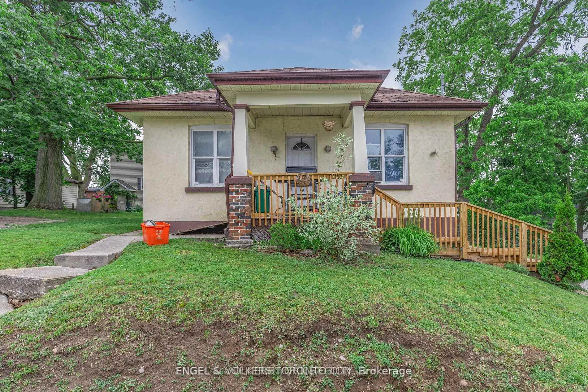 Photo 3 of 23 Lount Street, Barrie, Wellington — HOMEH