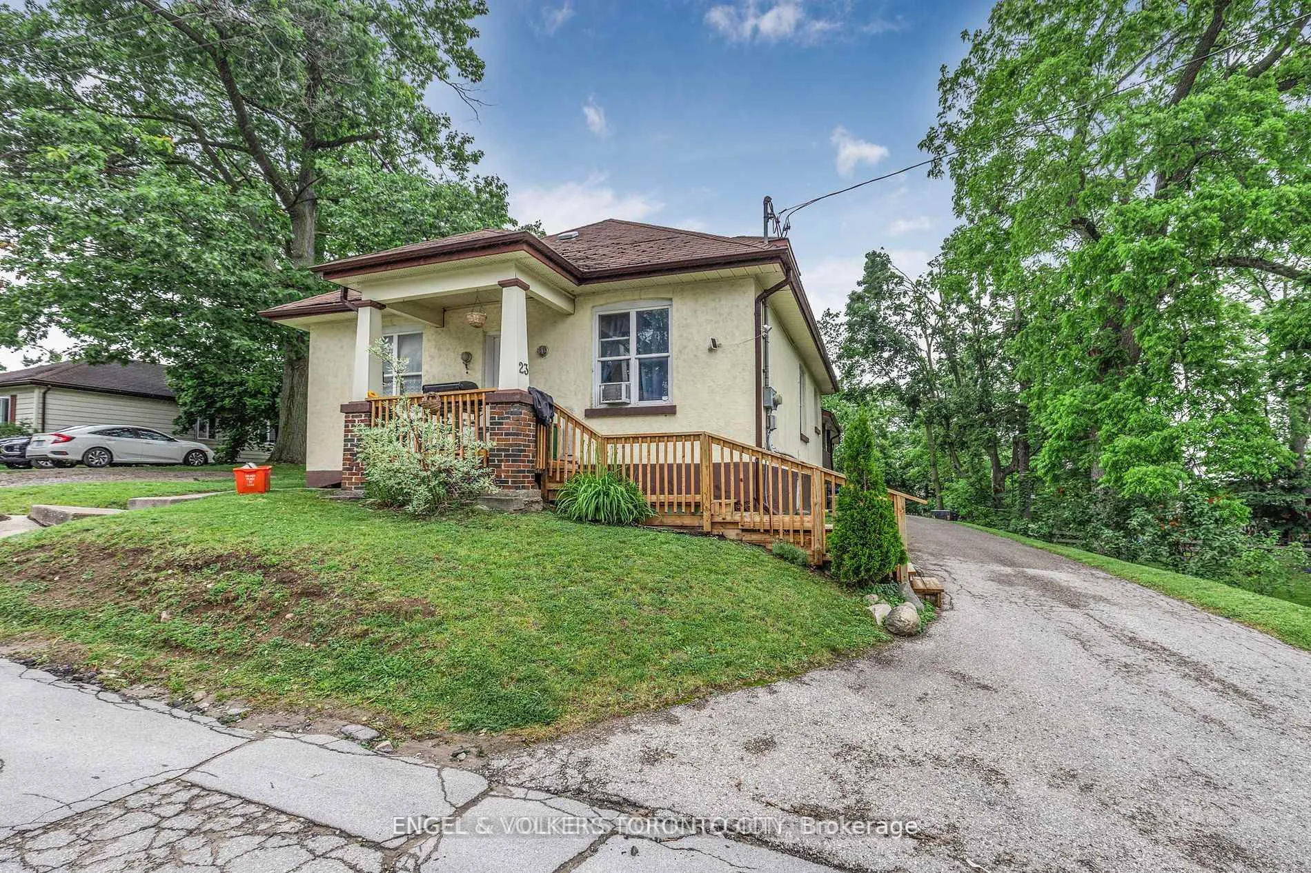 Photo 4 of 23 Lount Street, Barrie, Wellington — HOMEH