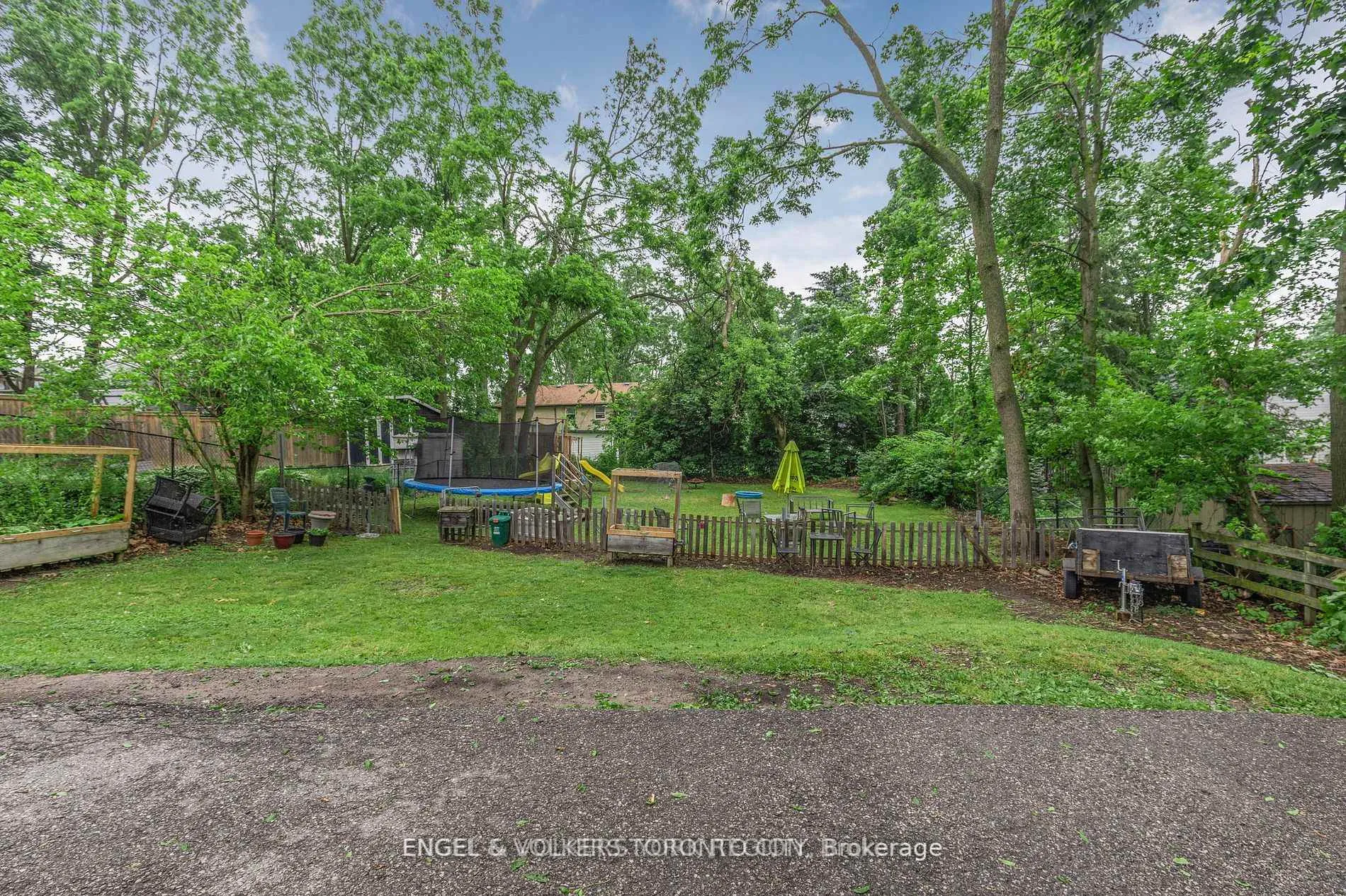 Photo 26 of 23 Lount Street, Barrie, Wellington — HOMEH