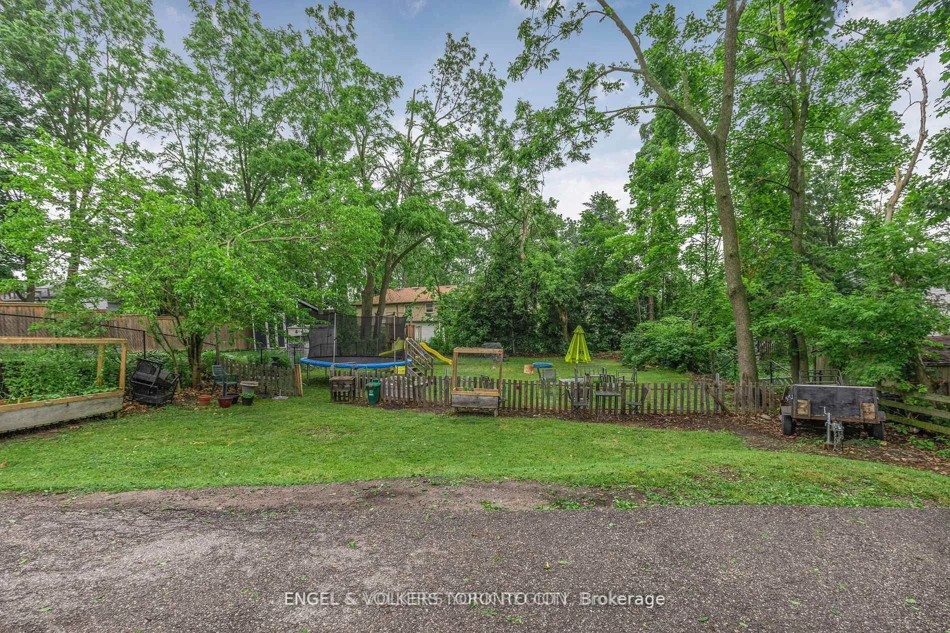Photo 29 of 23 Lount Street, Barrie, Wellington — HOMEH