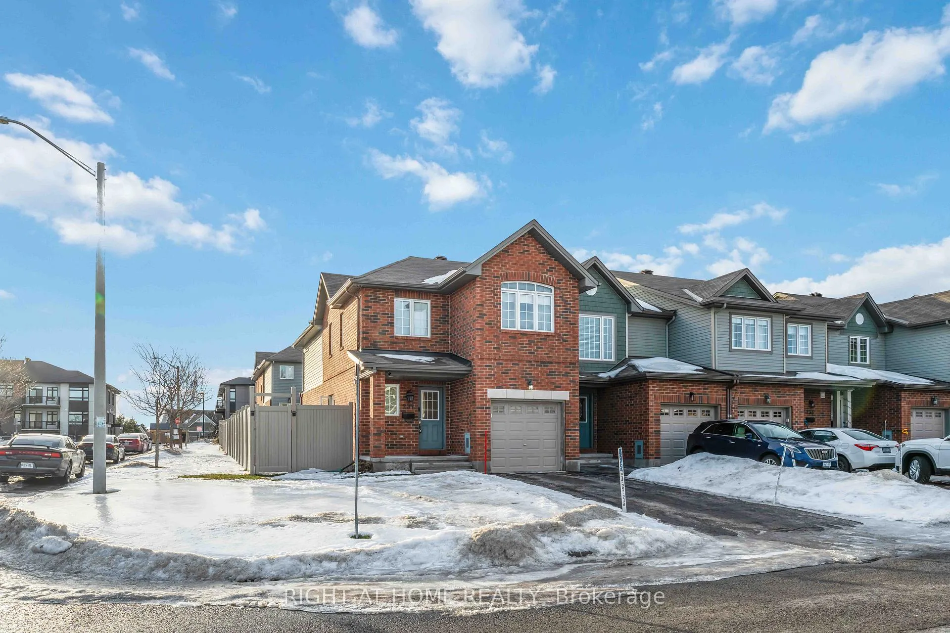 Photo 2 of 237 Kingswell Street, Ottawa, Leitrim — HOMEH