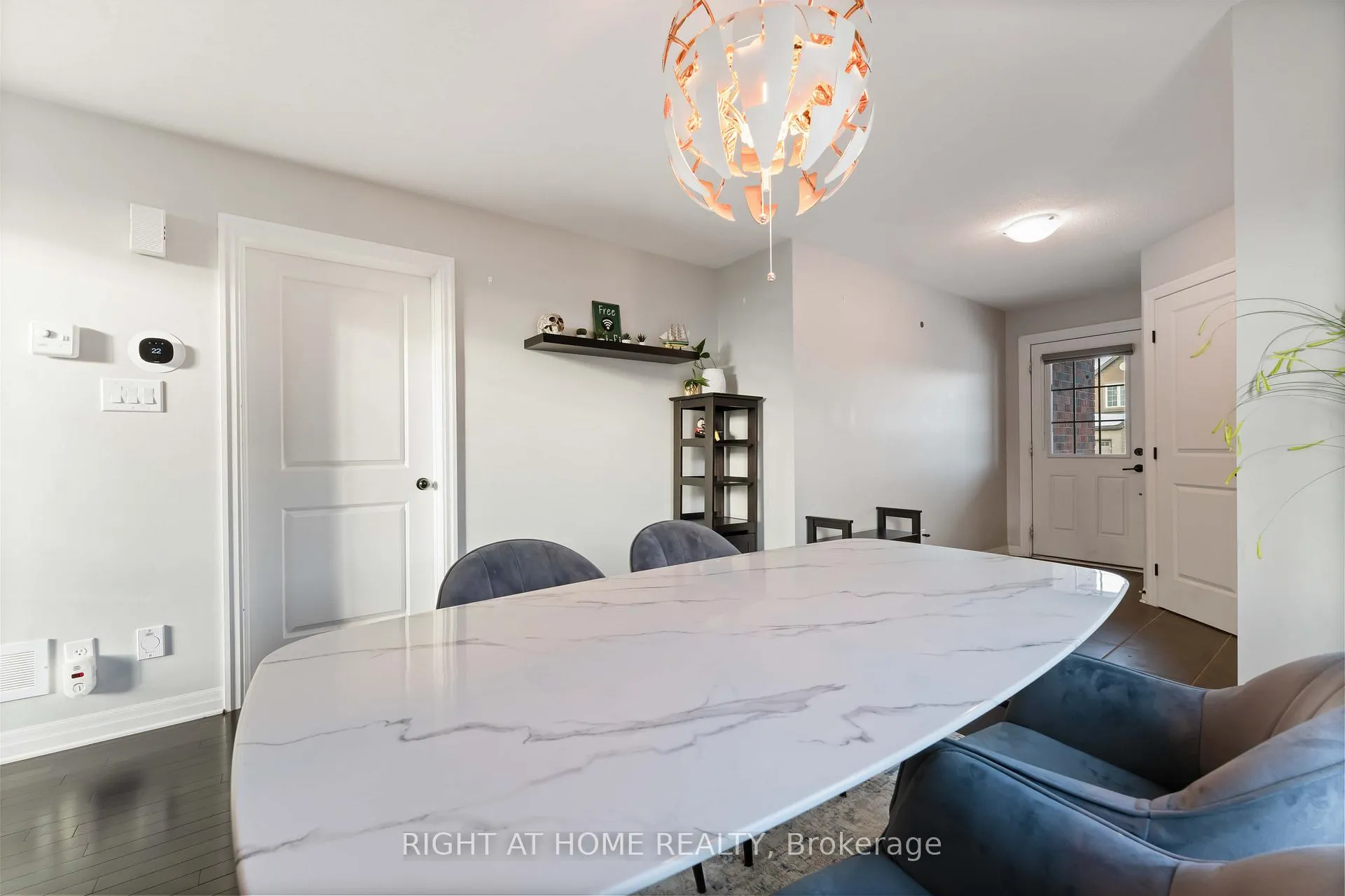 Photo 4 of 237 Kingswell Street, Ottawa, Leitrim — HOMEH
