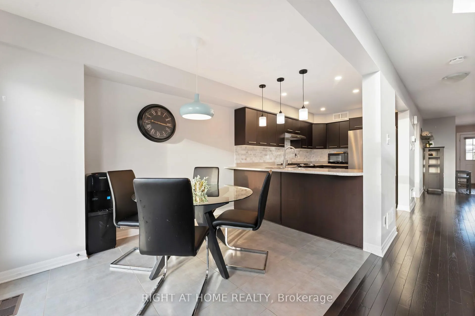 Photo 9 of 237 Kingswell Street, Ottawa, Leitrim — HOMEH