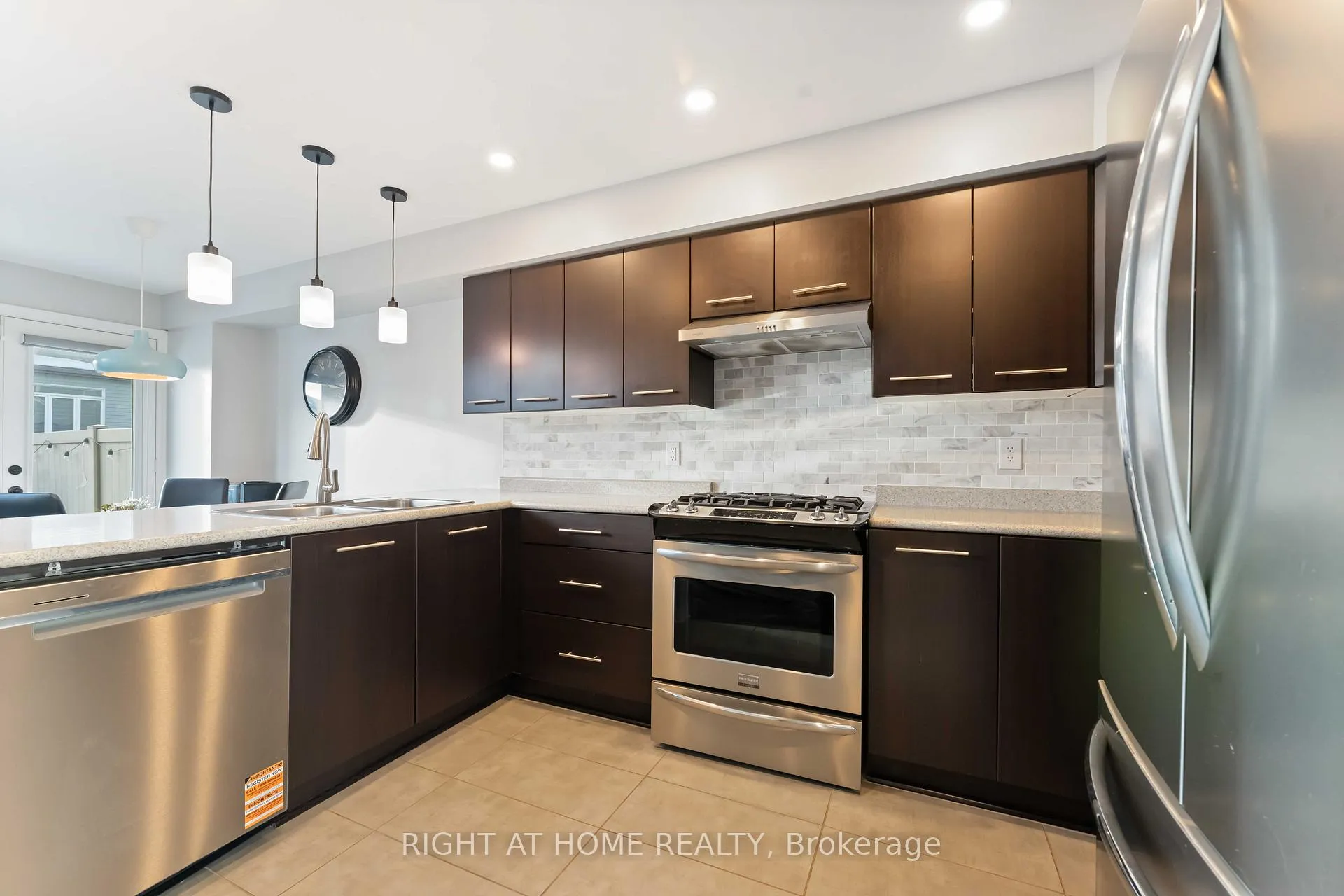 Photo 10 of 237 Kingswell Street, Ottawa, Leitrim — HOMEH