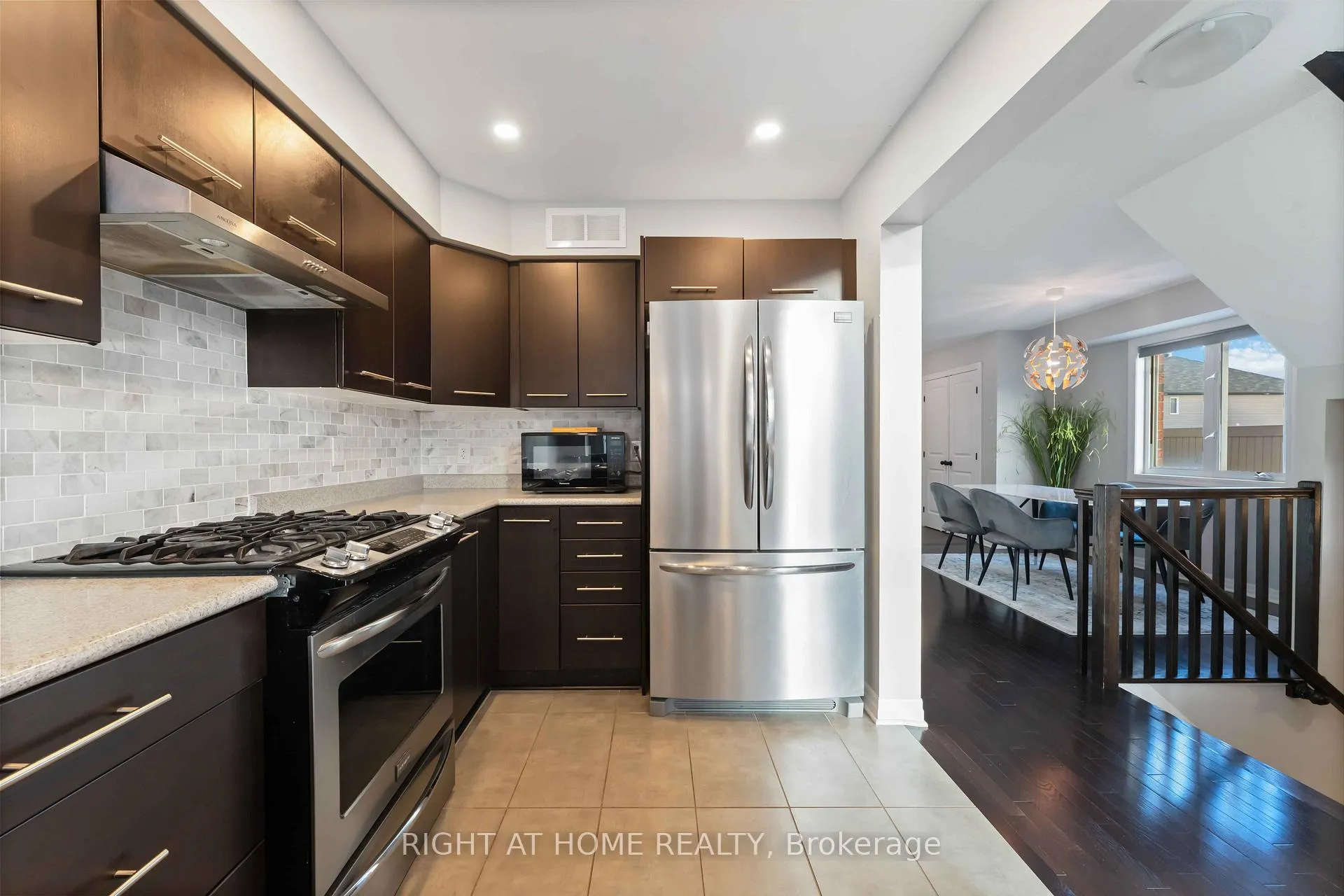 Photo 11 of 237 Kingswell Street, Ottawa, Leitrim — HOMEH