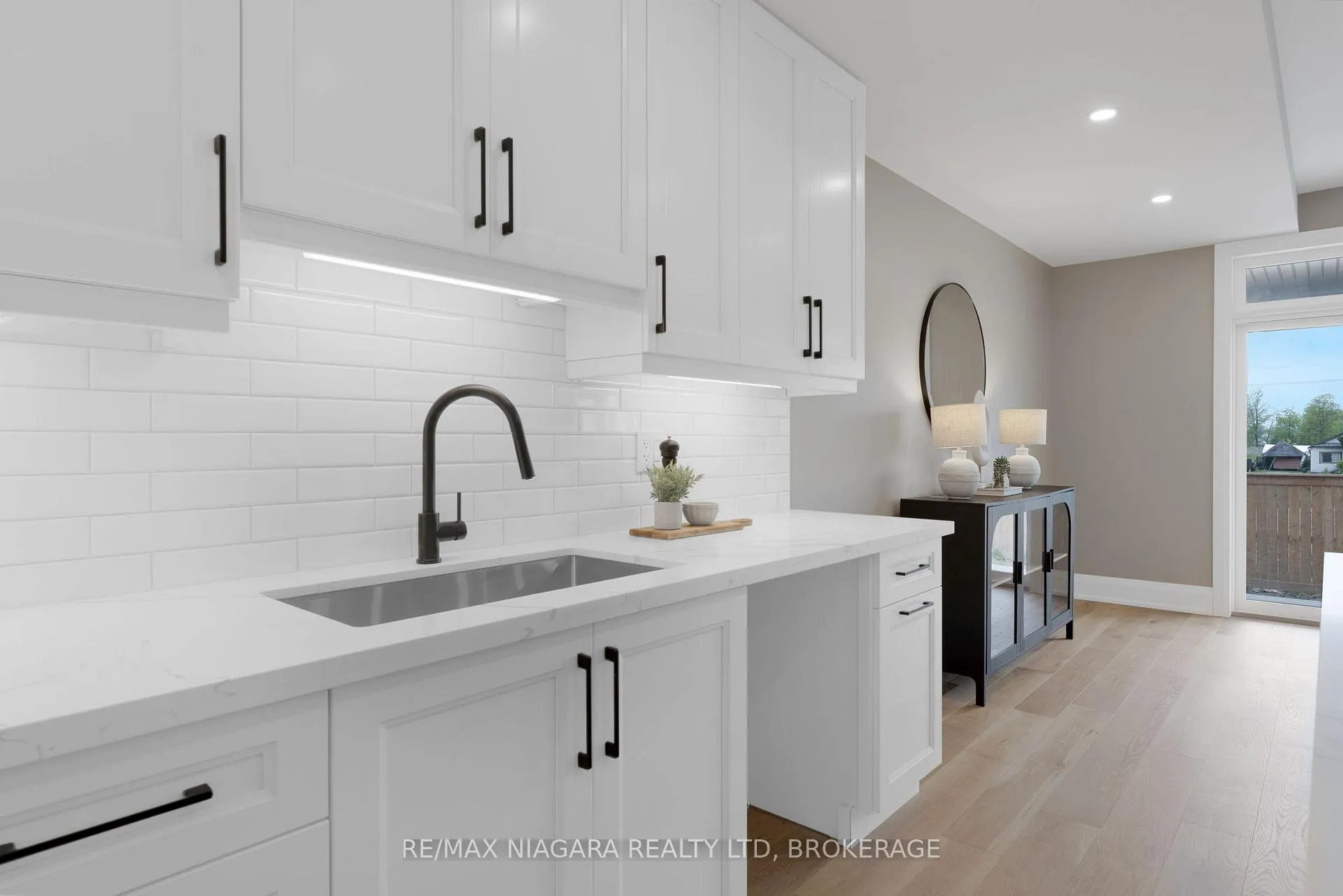 Photo 9 of 6196 Curlin Crescent, Niagara Falls, Forestview — HOMEH