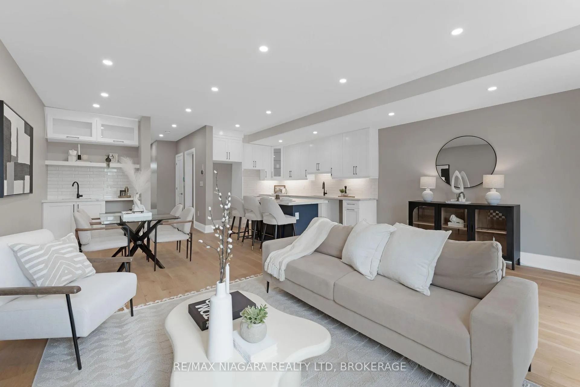Photo 11 of 6196 Curlin Crescent, Niagara Falls, Forestview — HOMEH