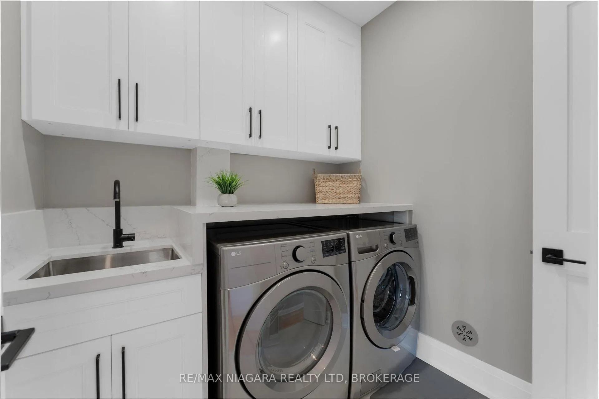 Photo 21 of 6196 Curlin Crescent, Niagara Falls, Forestview — HOMEH