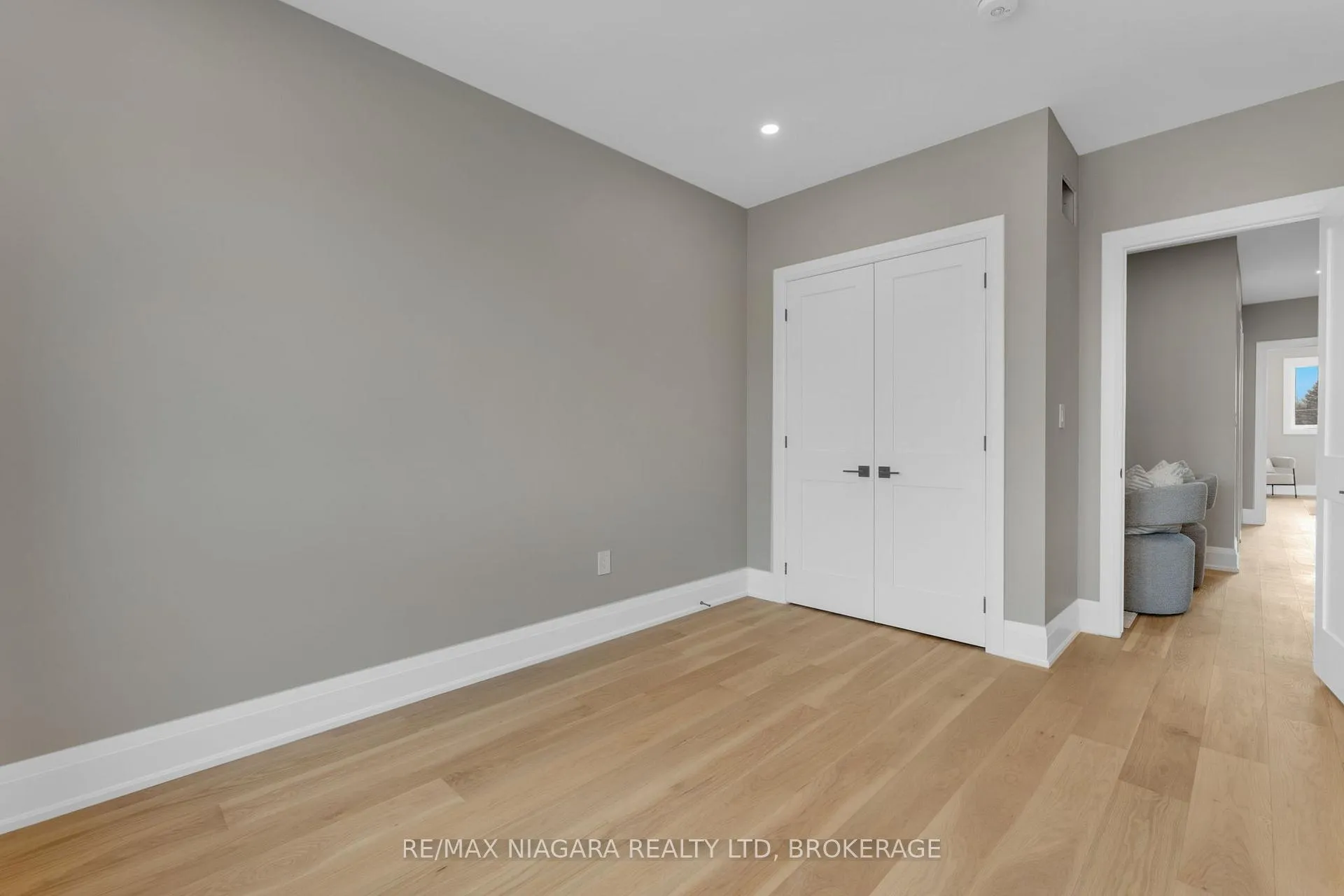 Photo 25 of 6196 Curlin Crescent, Niagara Falls, Forestview — HOMEH