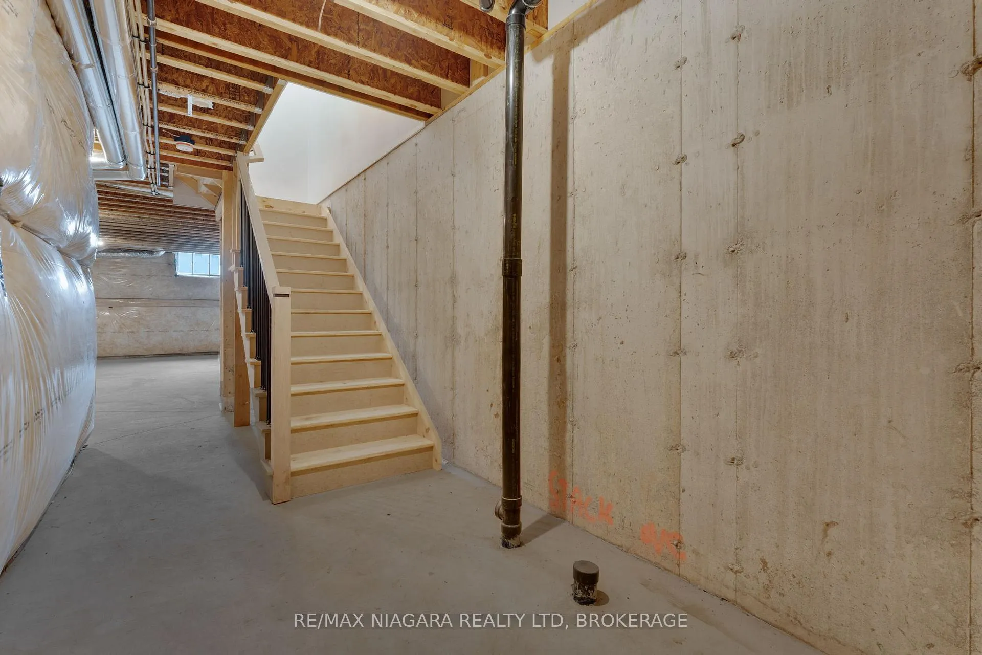 Photo 32 of 6196 Curlin Crescent, Niagara Falls, Forestview — HOMEH