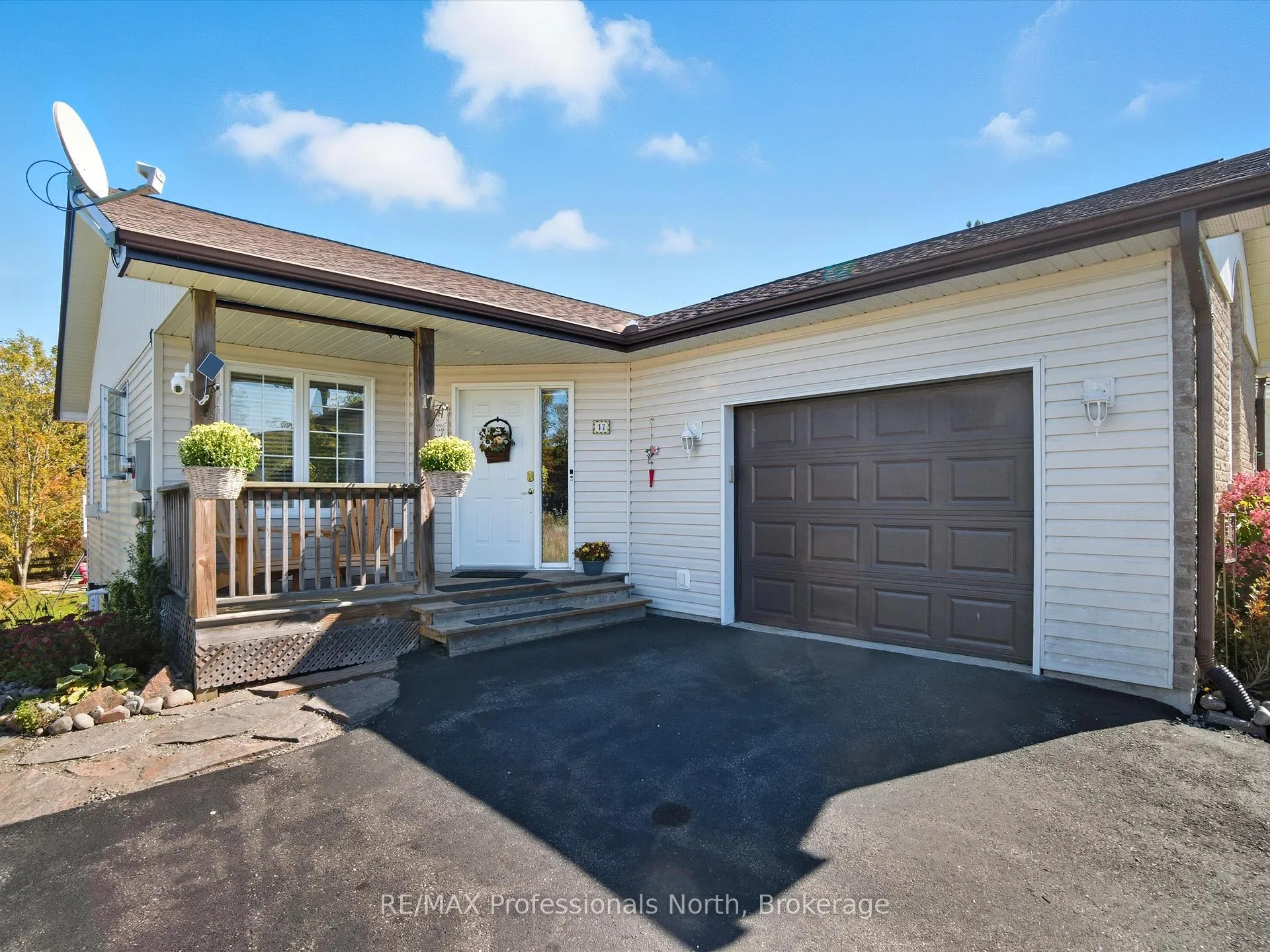 Photo 1 of 17 Keall Crescent, Bracebridge, Monck (Bracebridge) — HOMEH