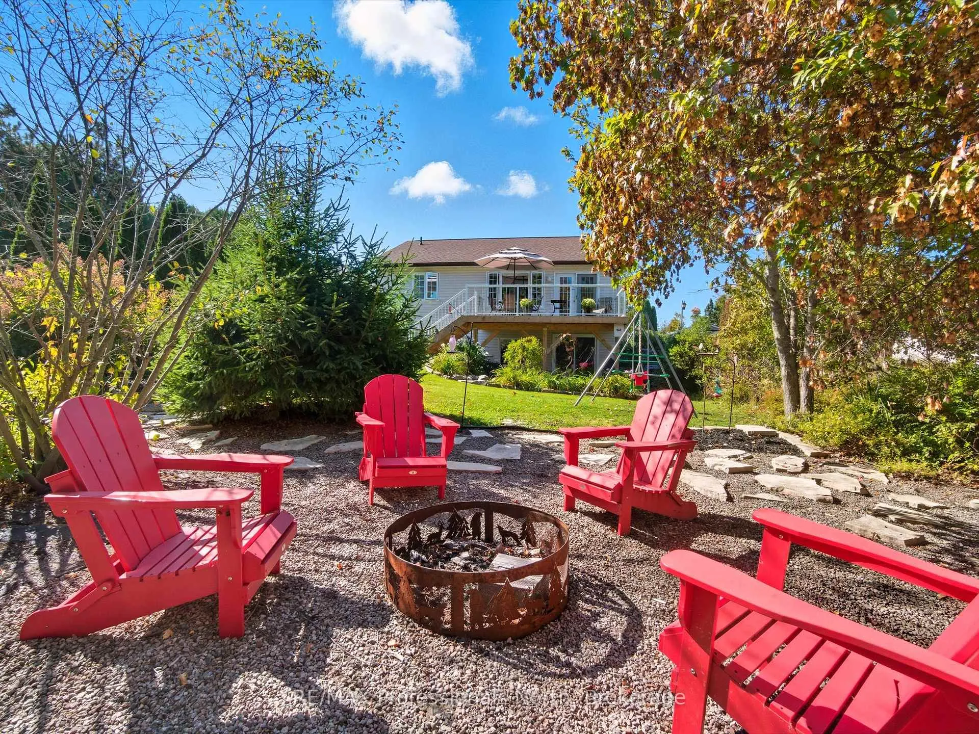 Photo 3 of 17 Keall Crescent, Bracebridge, Monck (Bracebridge) — HOMEH