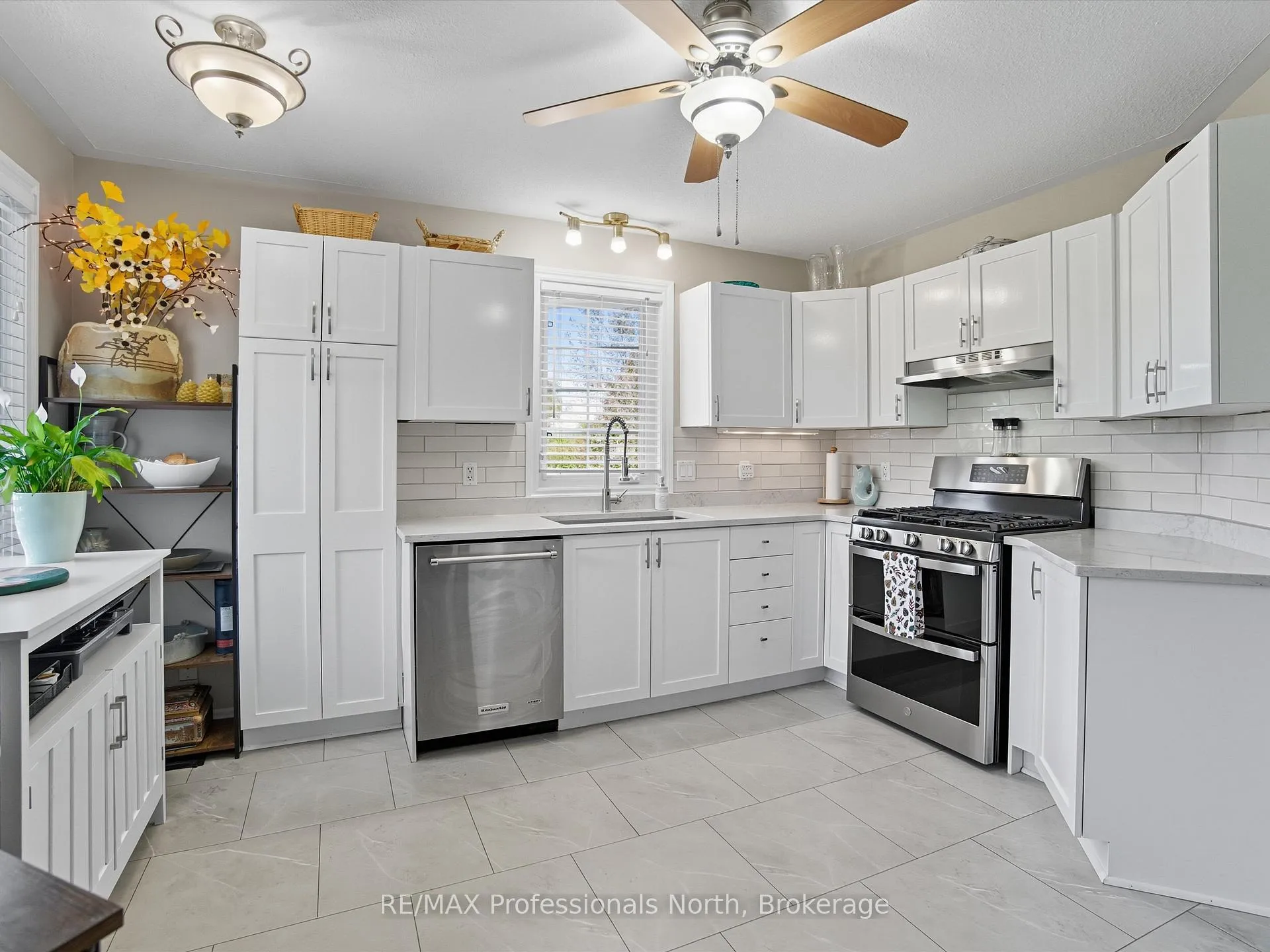 Photo 13 of 17 Keall Crescent, Bracebridge, Monck (Bracebridge) — HOMEH