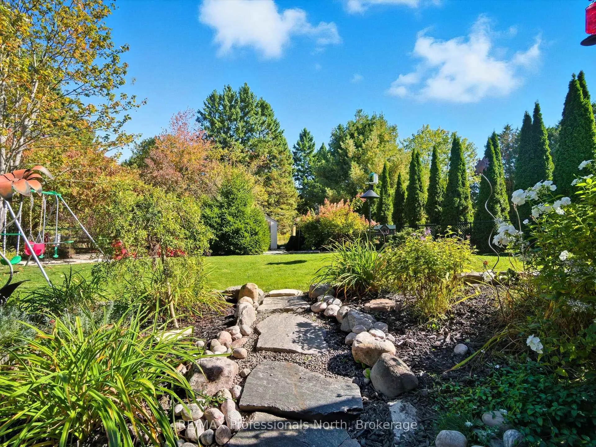 Photo 37 of 17 Keall Crescent, Bracebridge, Monck (Bracebridge) — HOMEH