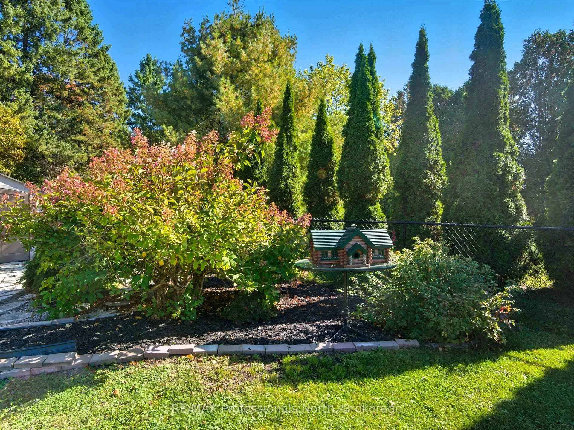 Photo 38 of 17 Keall Crescent, Bracebridge, Monck (Bracebridge) — HOMEH