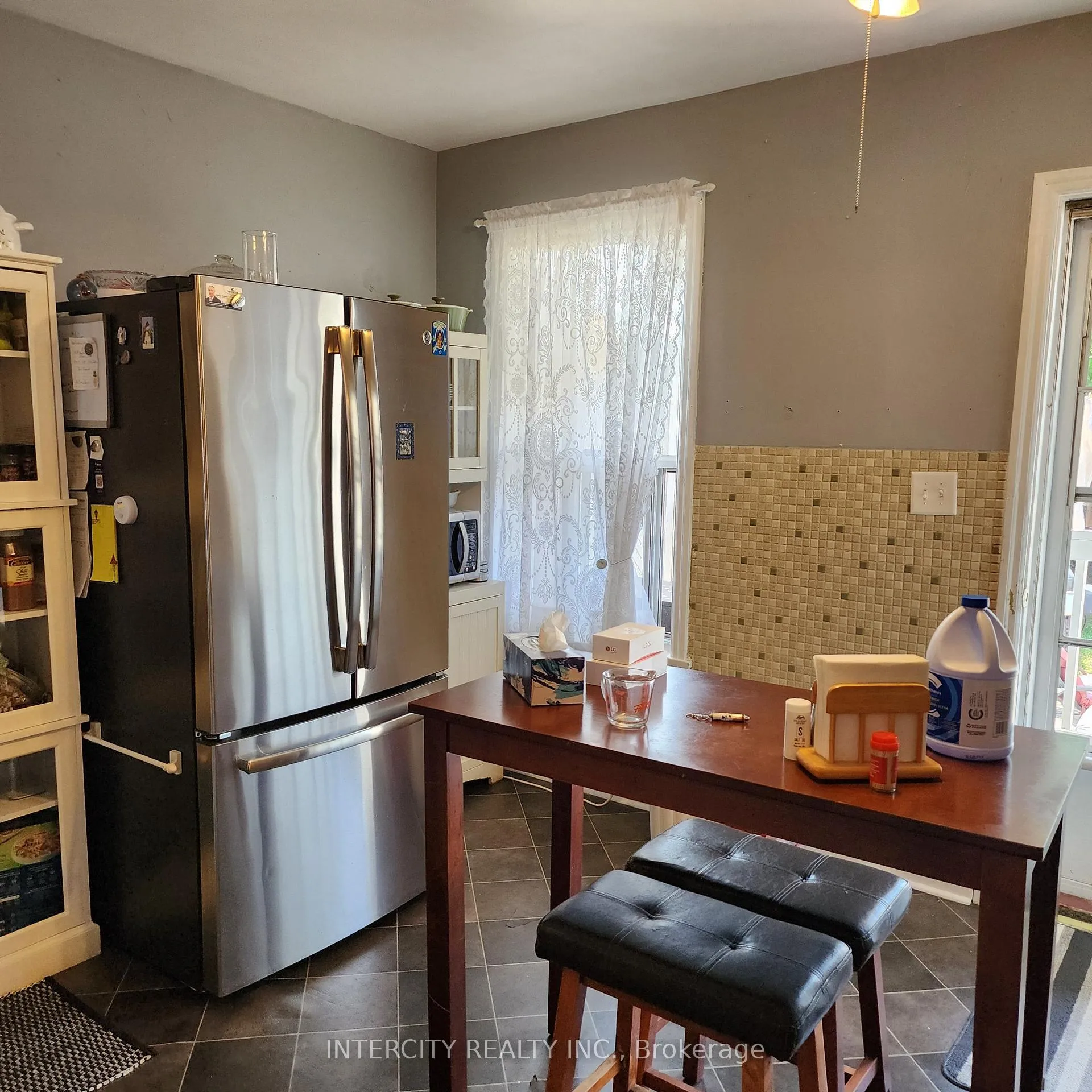 Photo 8 of 70 Mayflower Avenue, Hamilton, Crown Point — HOMEH