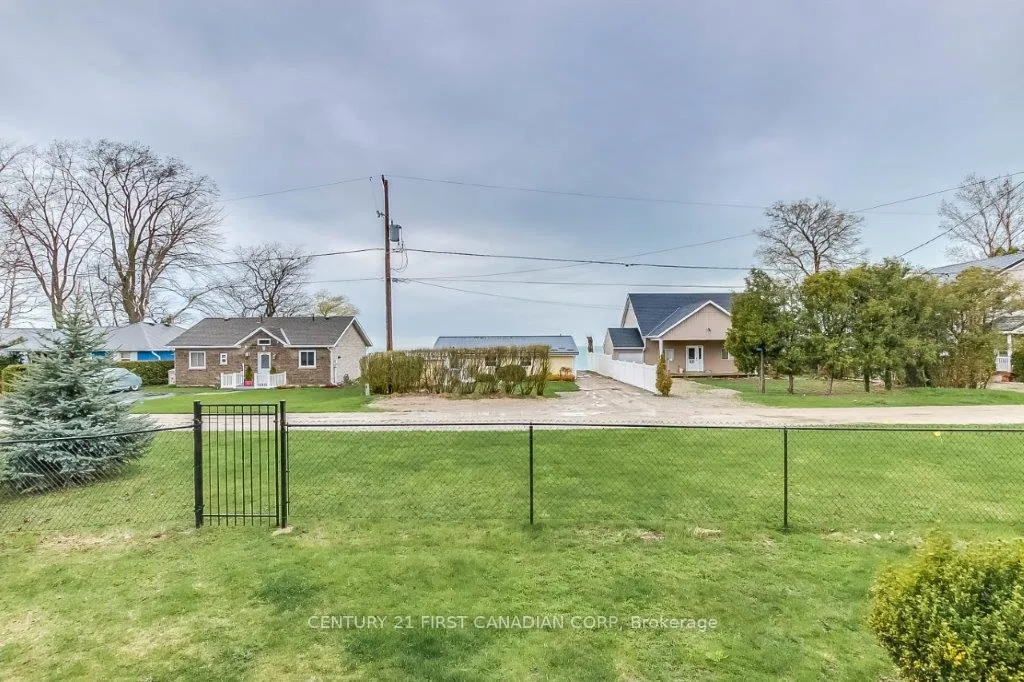 Photo 5 of 71889 Sunridge Crescent, Bluewater, Hay — HOMEH