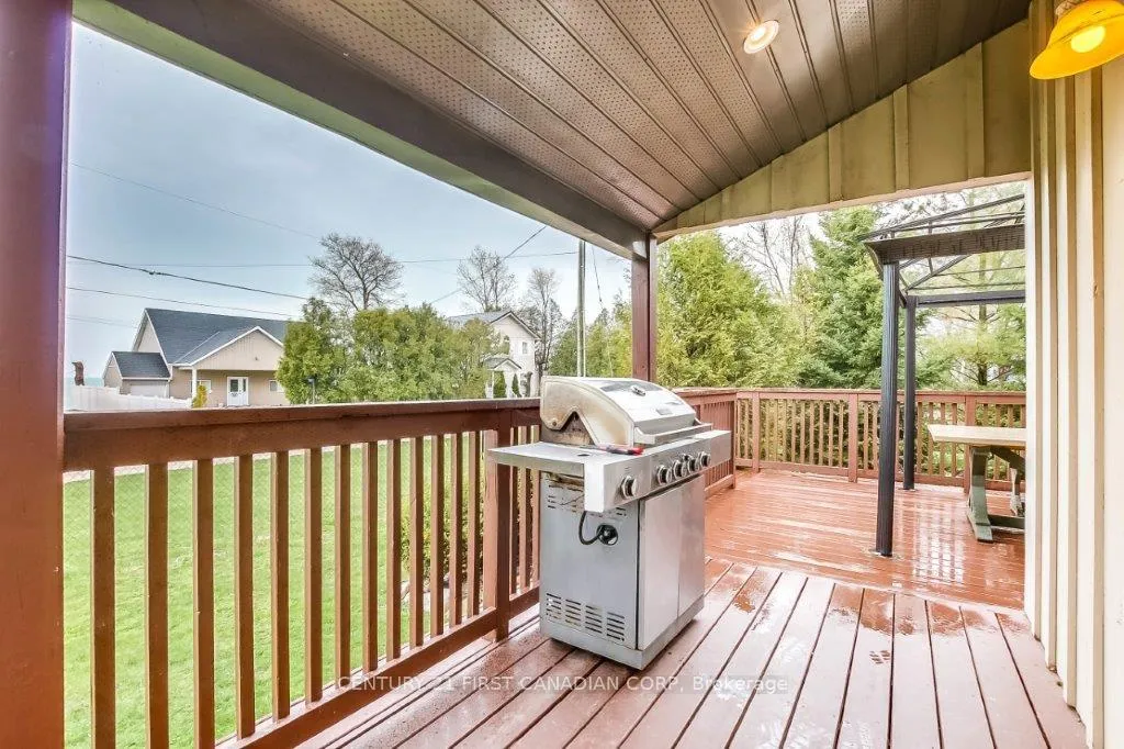 Photo 9 of 71889 Sunridge Crescent, Bluewater, Hay — HOMEH