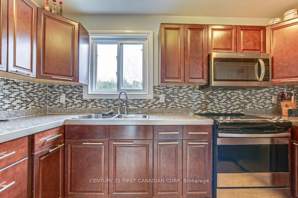 Photo 18 of 71889 Sunridge Crescent, Bluewater, Hay — HOMEH