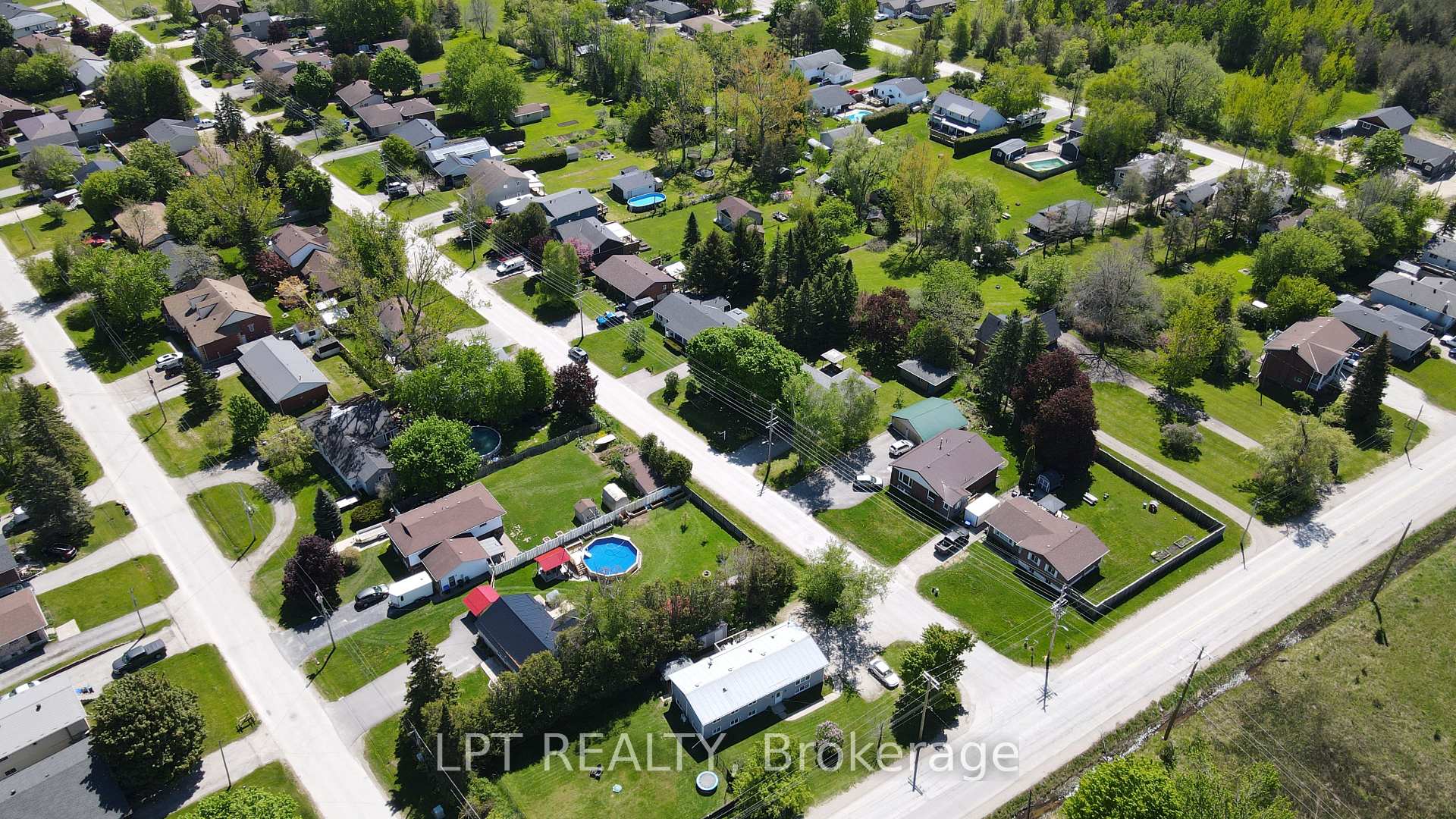 Photo 23 of 205 Christopher Street, Clearview, Stayner — HOMEH