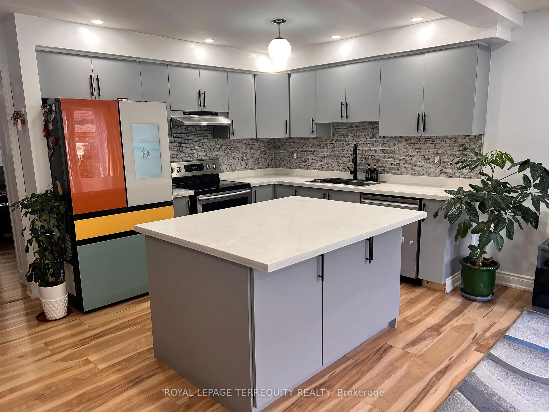 Photo 3 of 115 Guinevere Road, Markham, Cedarwood — HOMEH
