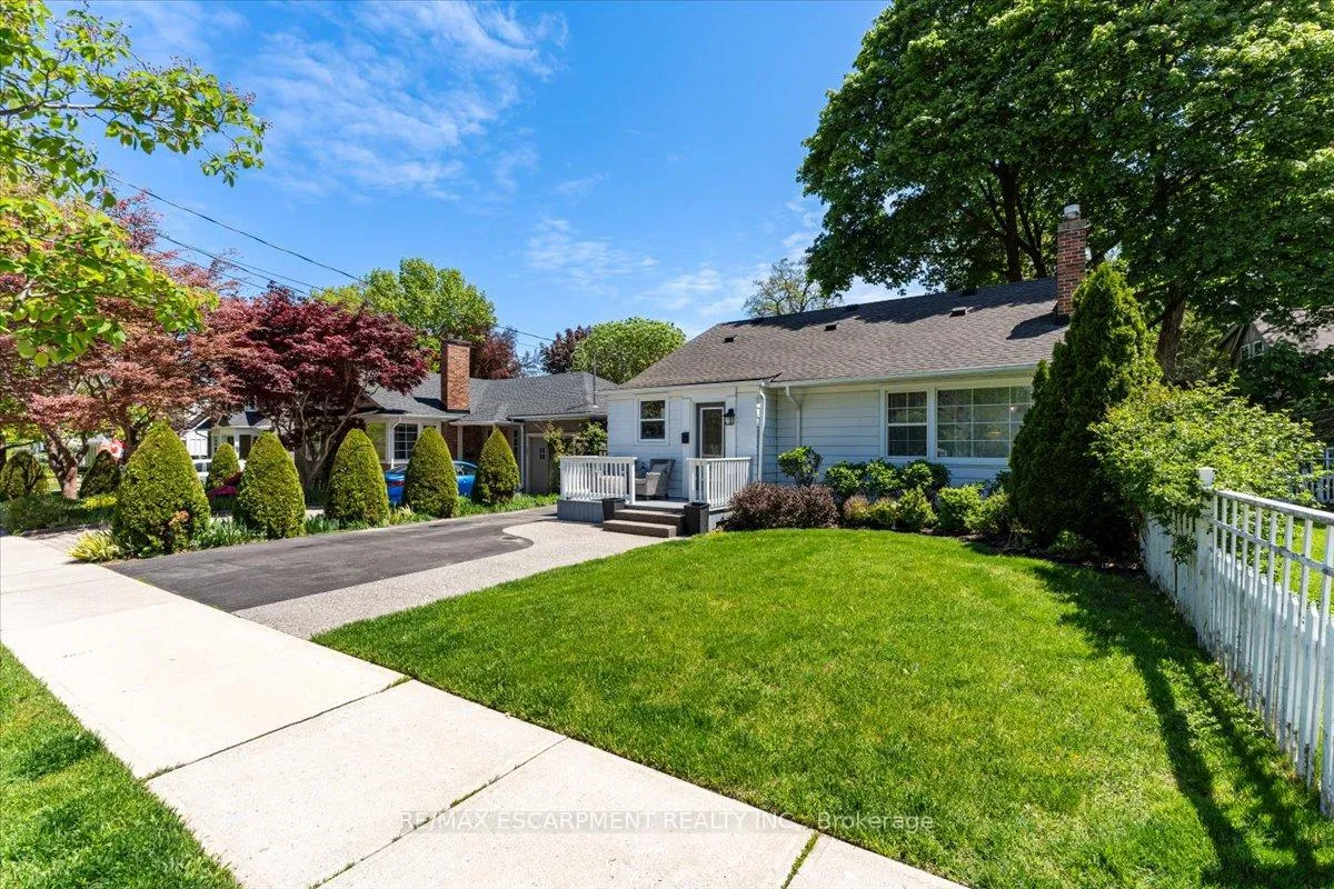 Photo 2 of 23 Nelles Boulevard, Grimsby, Grimsby West — HOMEH