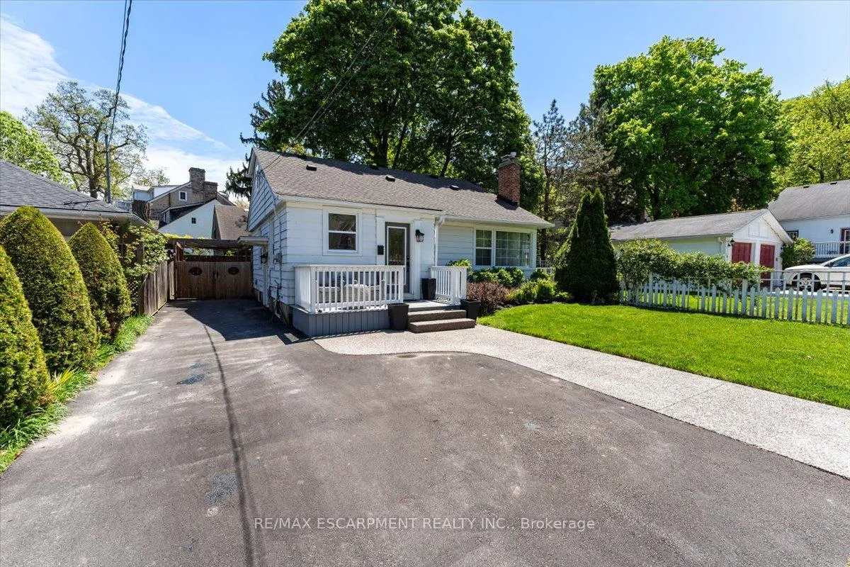Photo 3 of 23 Nelles Boulevard, Grimsby, Grimsby West — HOMEH