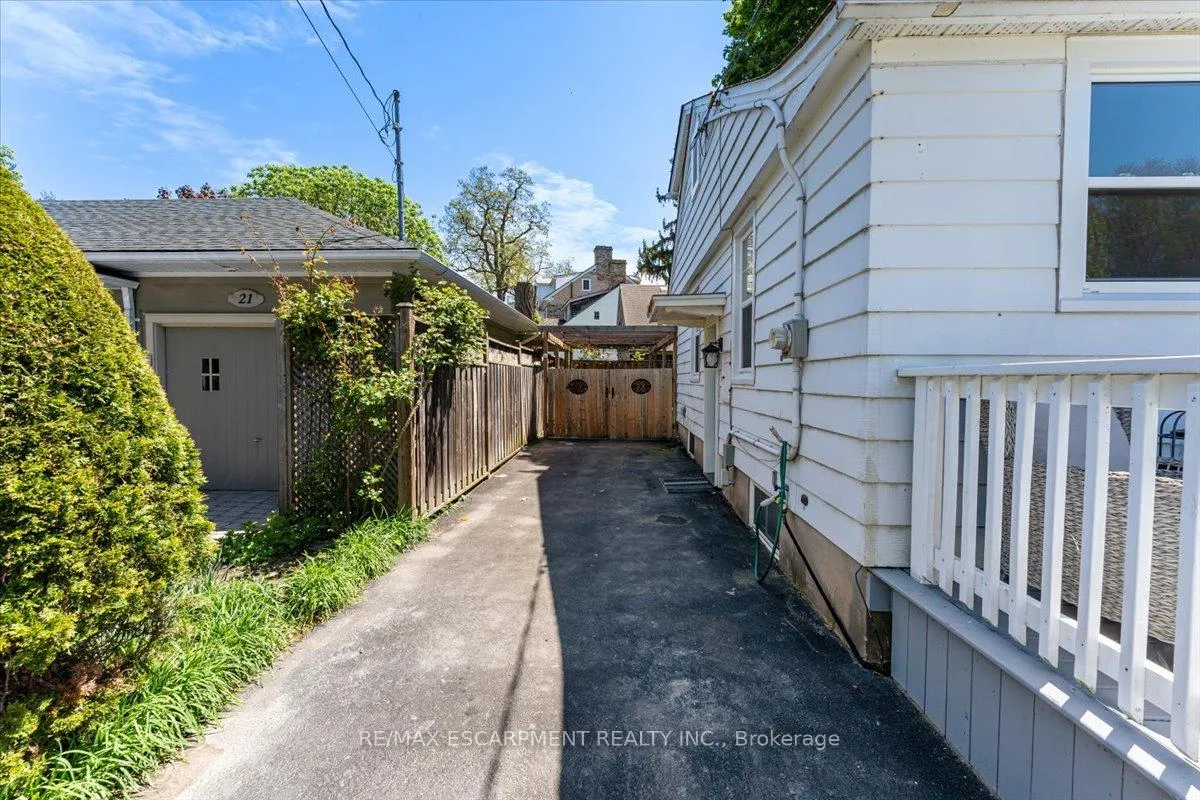 Photo 4 of 23 Nelles Boulevard, Grimsby, Grimsby West — HOMEH