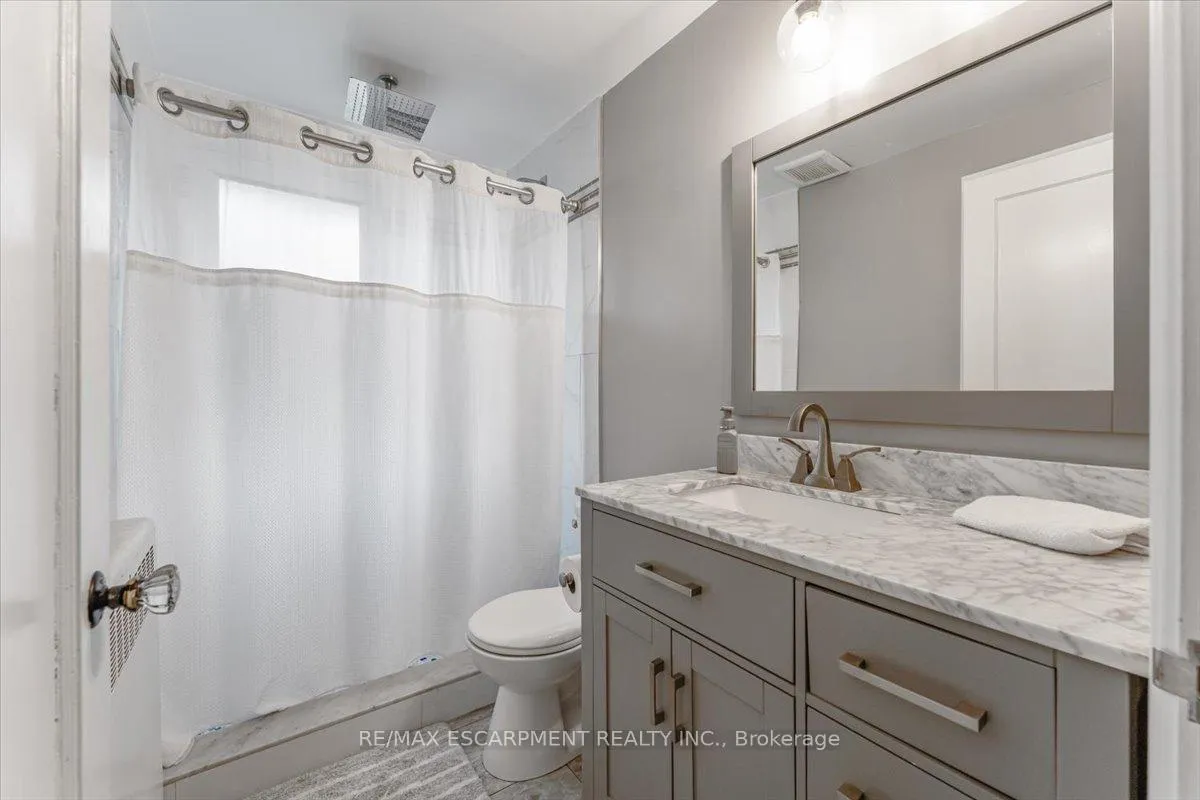 Photo 20 of 23 Nelles Boulevard, Grimsby, Grimsby West — HOMEH