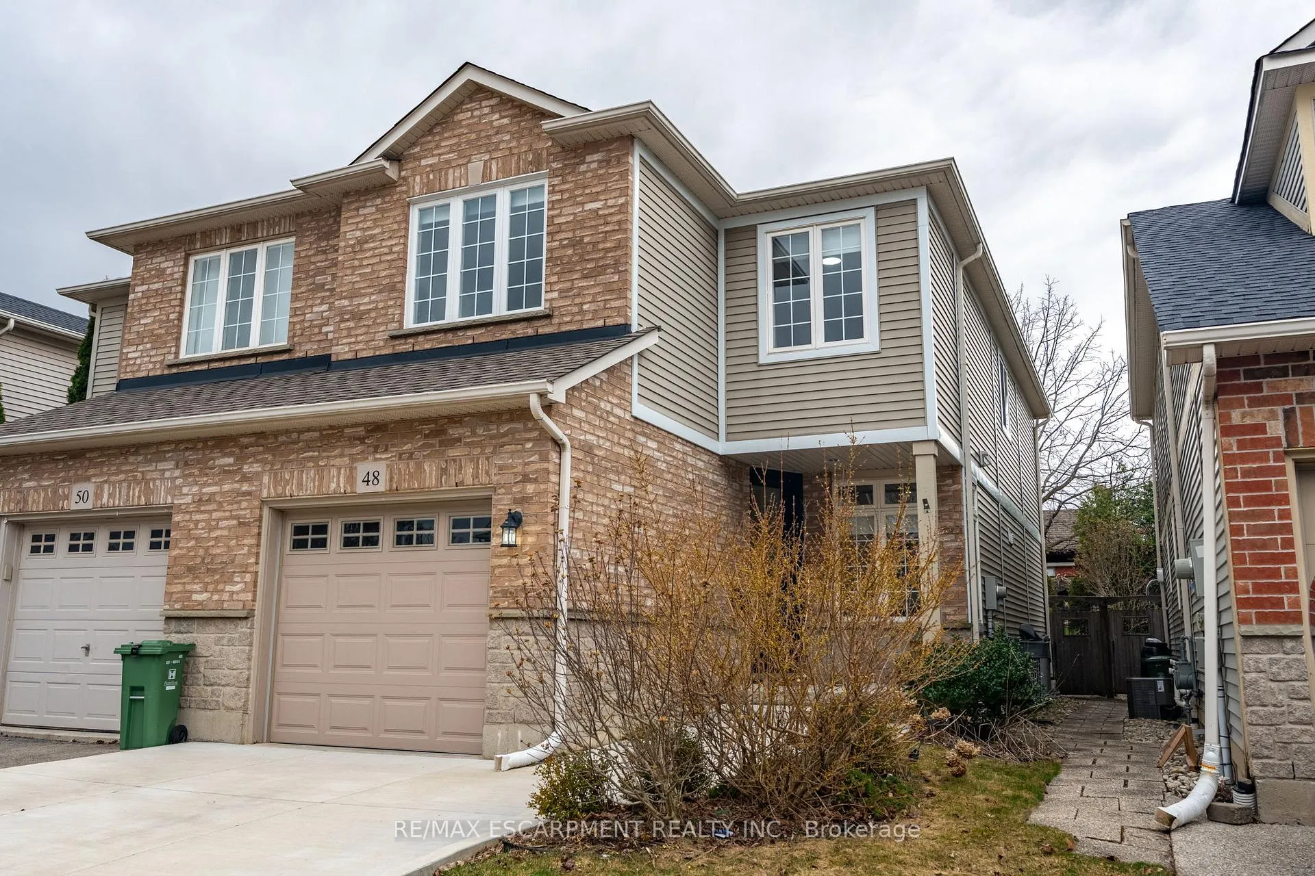 Photo 2 of 48 Goldenview Court, Hamilton, Waterdown — HOMEH