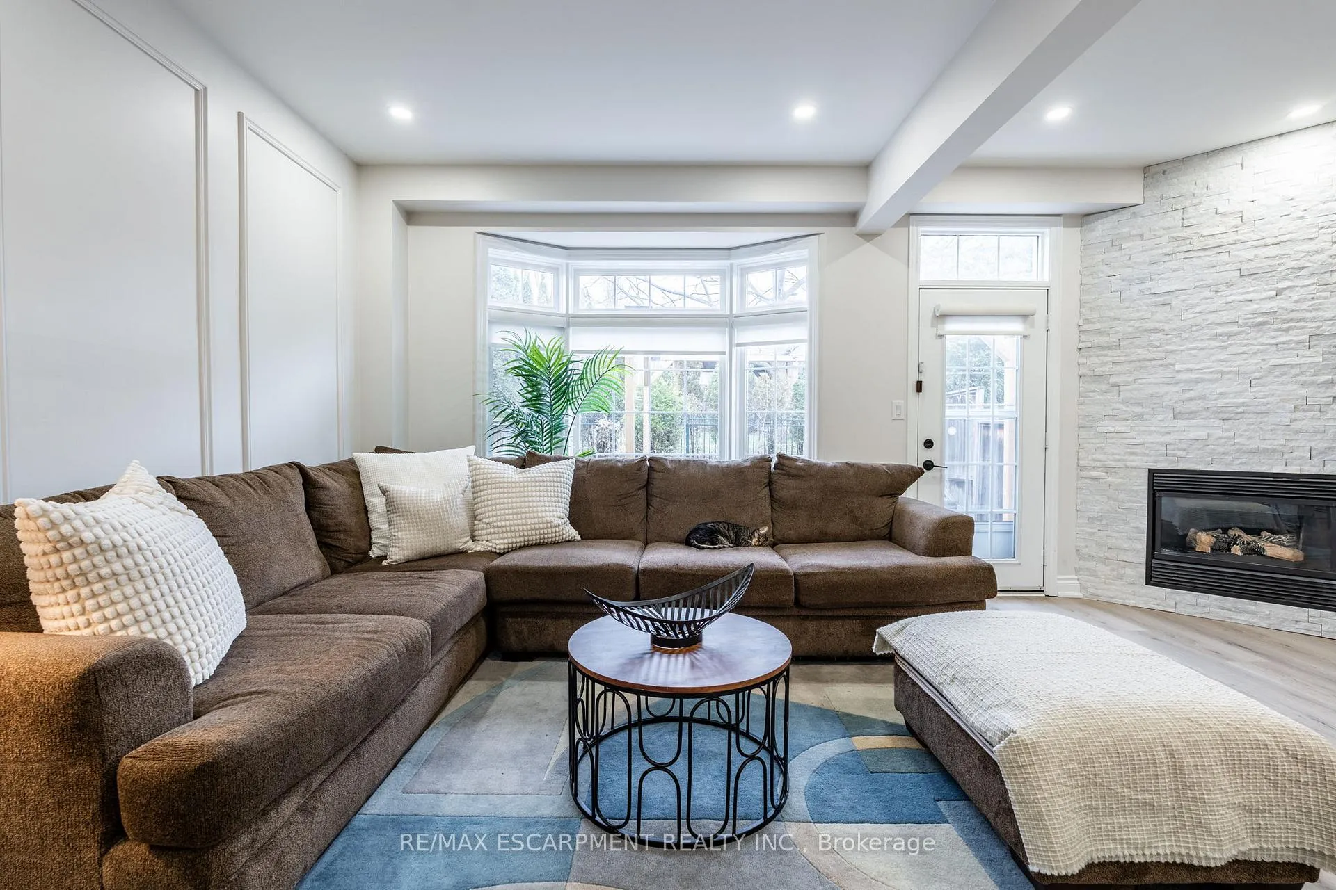 Photo 10 of 48 Goldenview Court, Hamilton, Waterdown — HOMEH