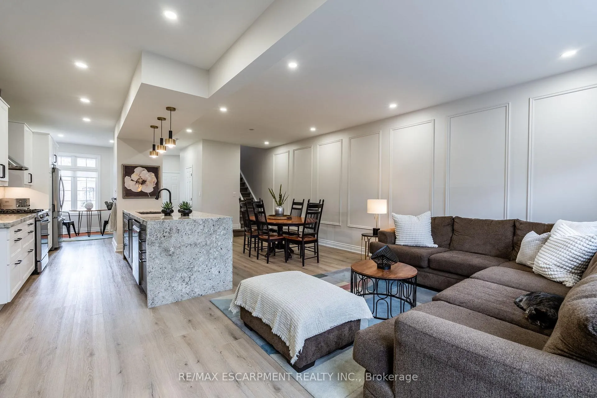 Photo 12 of 48 Goldenview Court, Hamilton, Waterdown — HOMEH