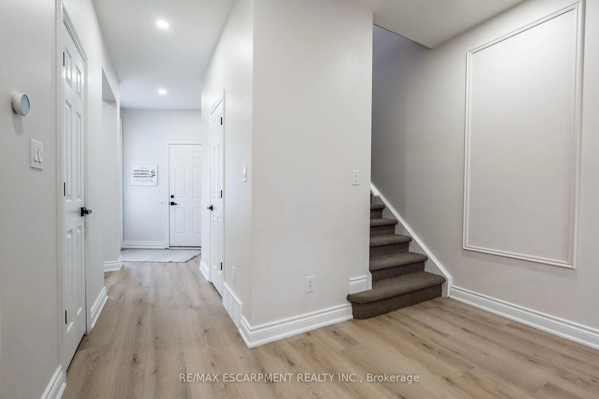 Photo 14 of 48 Goldenview Court, Hamilton, Waterdown — HOMEH