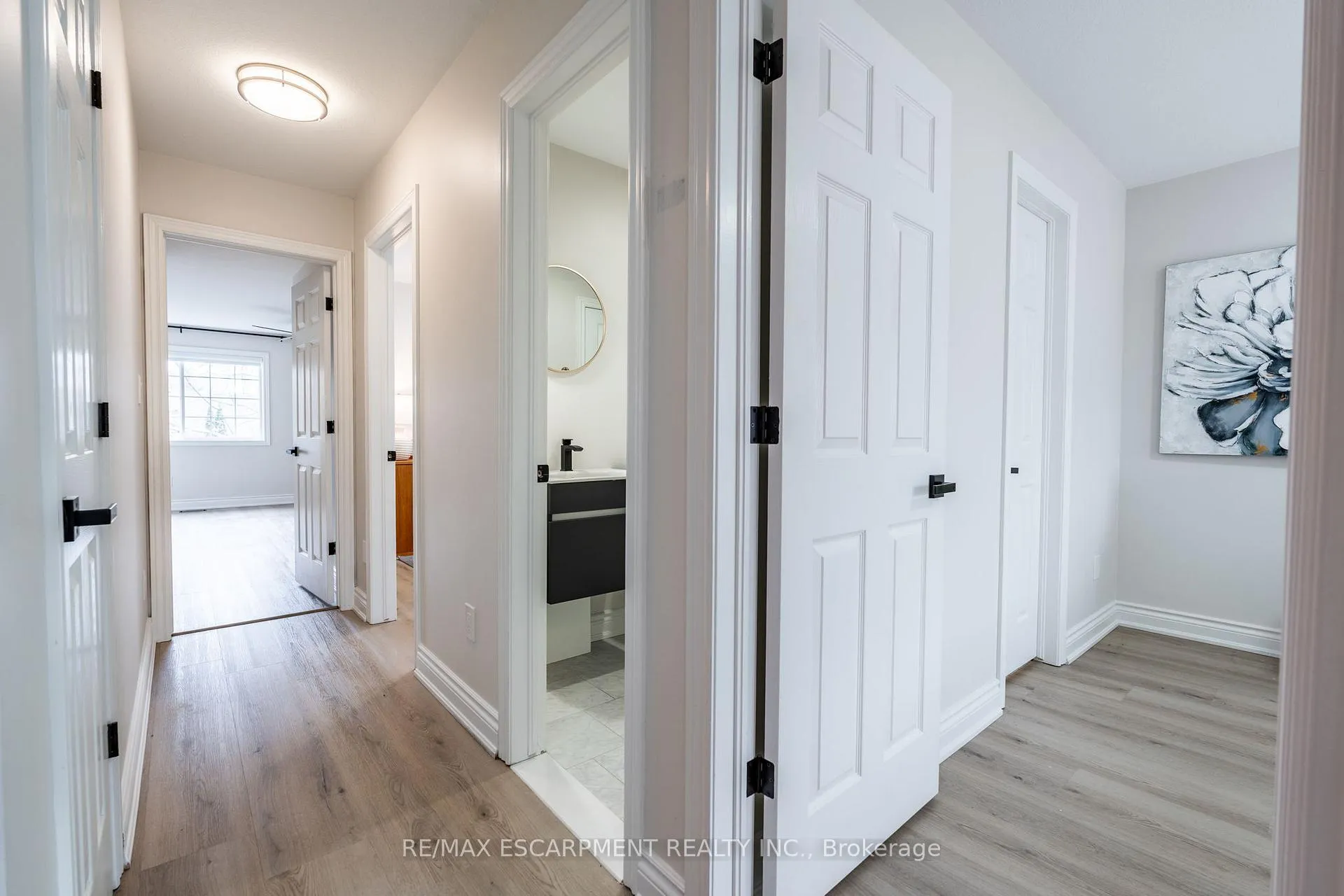 Photo 16 of 48 Goldenview Court, Hamilton, Waterdown — HOMEH