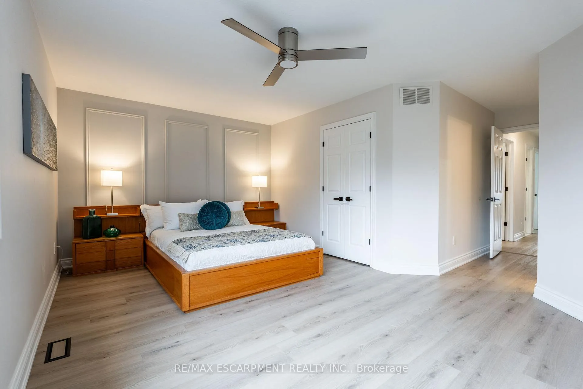 Photo 19 of 48 Goldenview Court, Hamilton, Waterdown — HOMEH