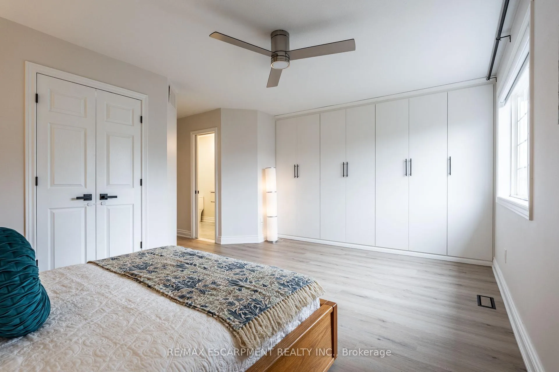 Photo 20 of 48 Goldenview Court, Hamilton, Waterdown — HOMEH