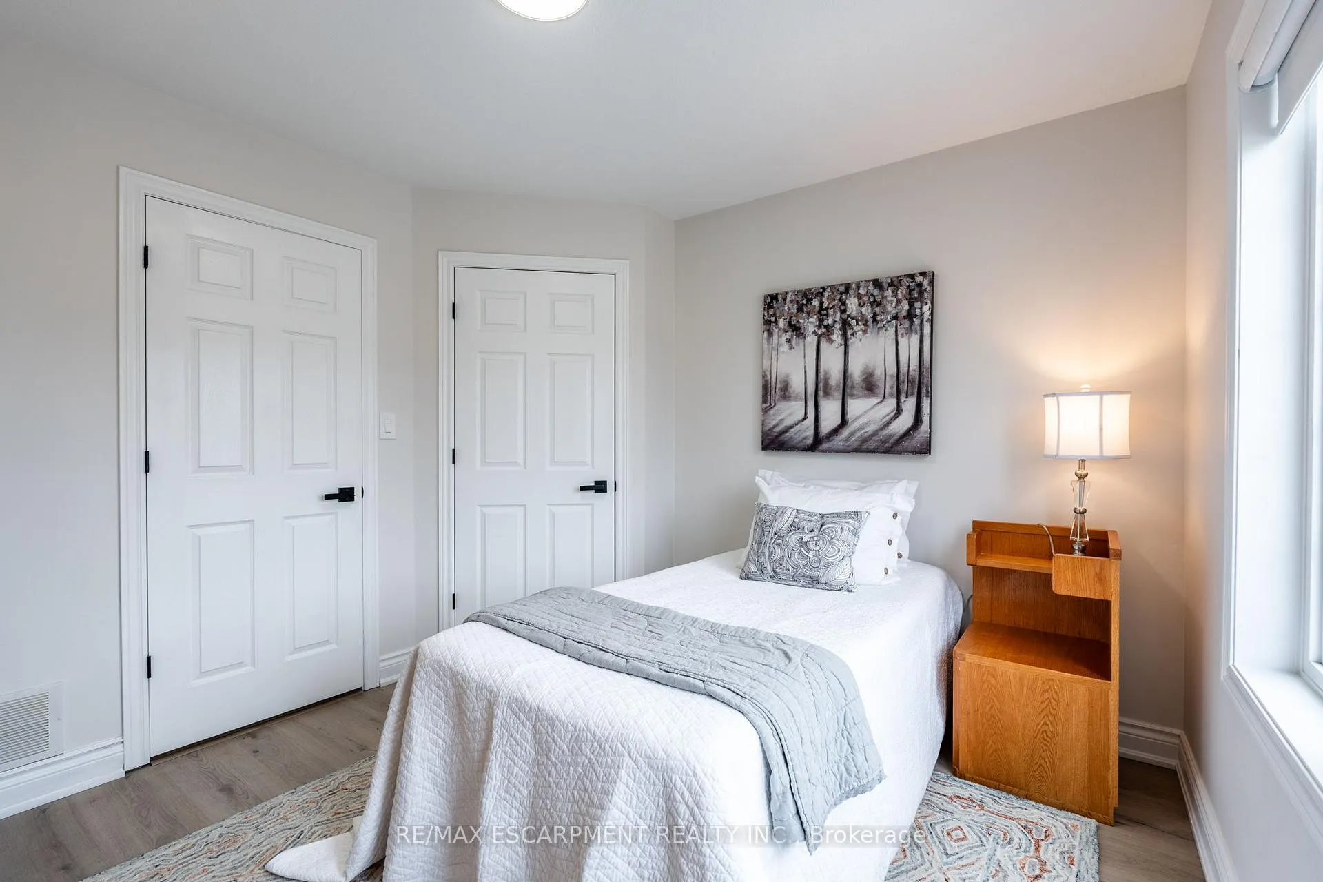Photo 26 of 48 Goldenview Court, Hamilton, Waterdown — HOMEH