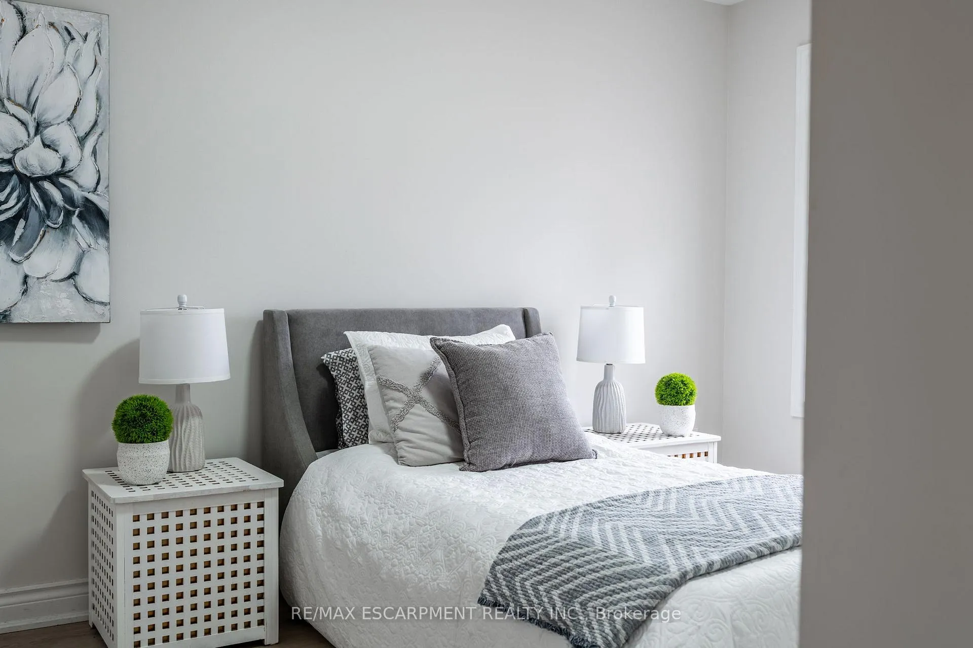 Photo 27 of 48 Goldenview Court, Hamilton, Waterdown — HOMEH