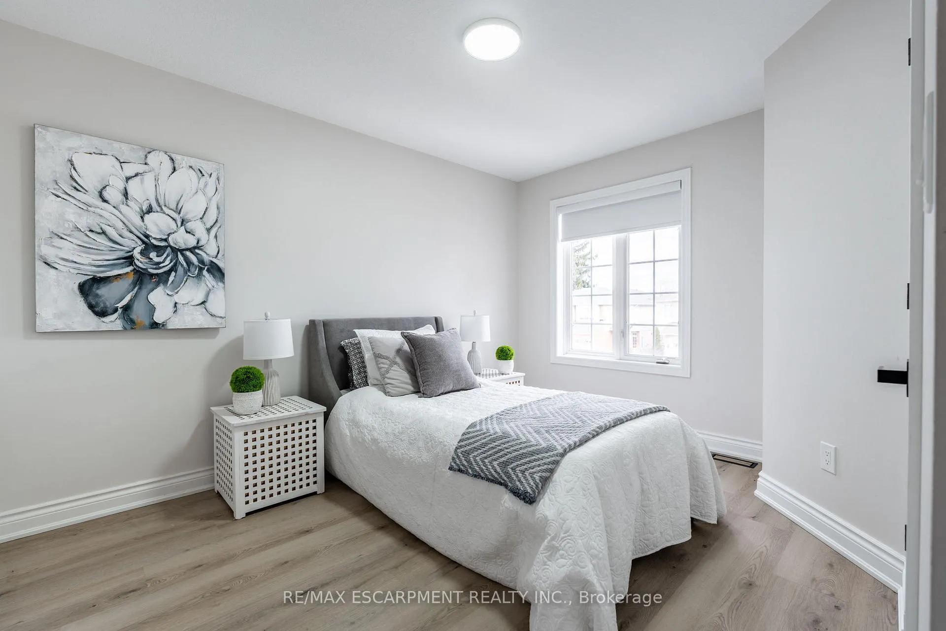 Photo 28 of 48 Goldenview Court, Hamilton, Waterdown — HOMEH
