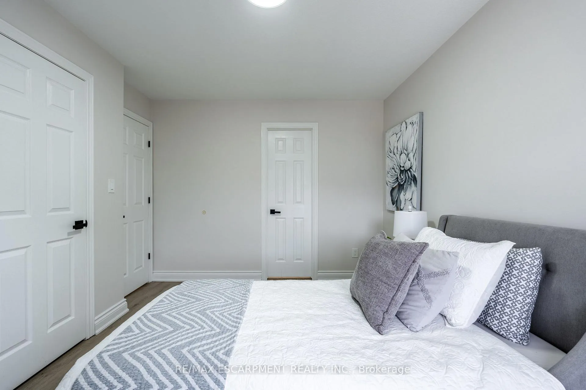 Photo 29 of 48 Goldenview Court, Hamilton, Waterdown — HOMEH