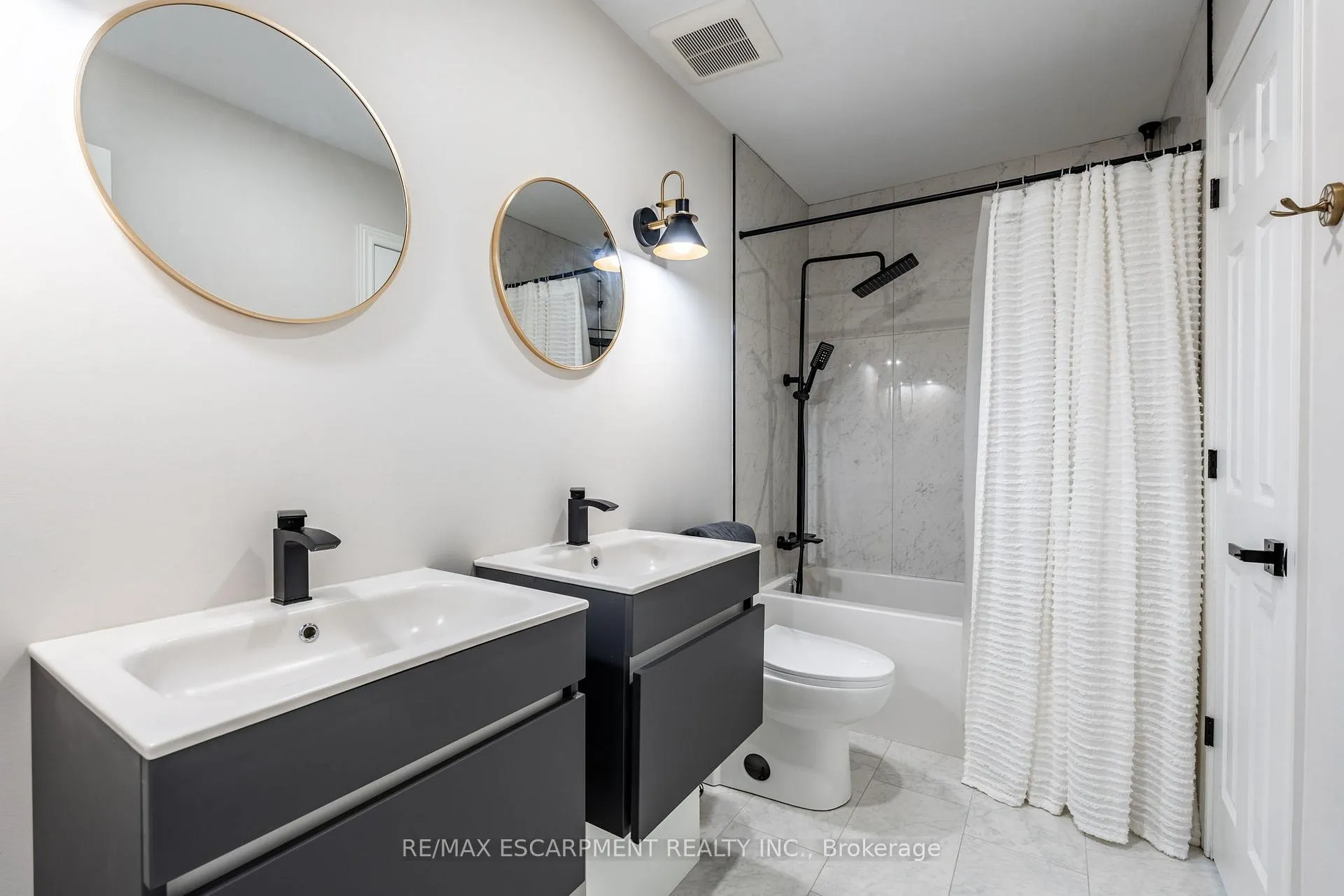 Photo 30 of 48 Goldenview Court, Hamilton, Waterdown — HOMEH