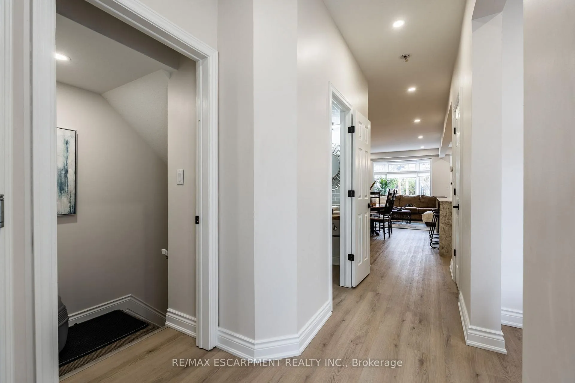 Photo 34 of 48 Goldenview Court, Hamilton, Waterdown — HOMEH