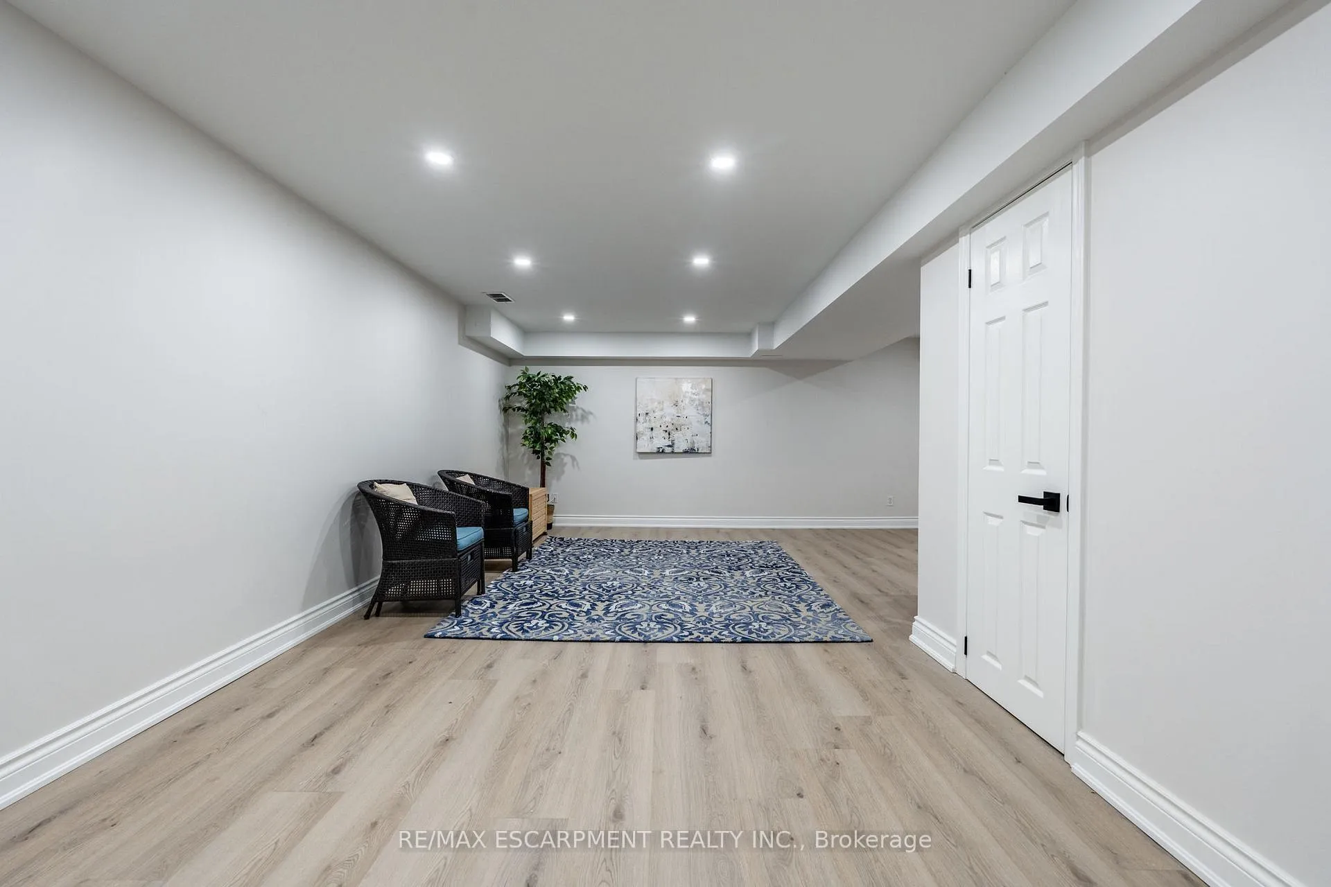 Photo 35 of 48 Goldenview Court, Hamilton, Waterdown — HOMEH