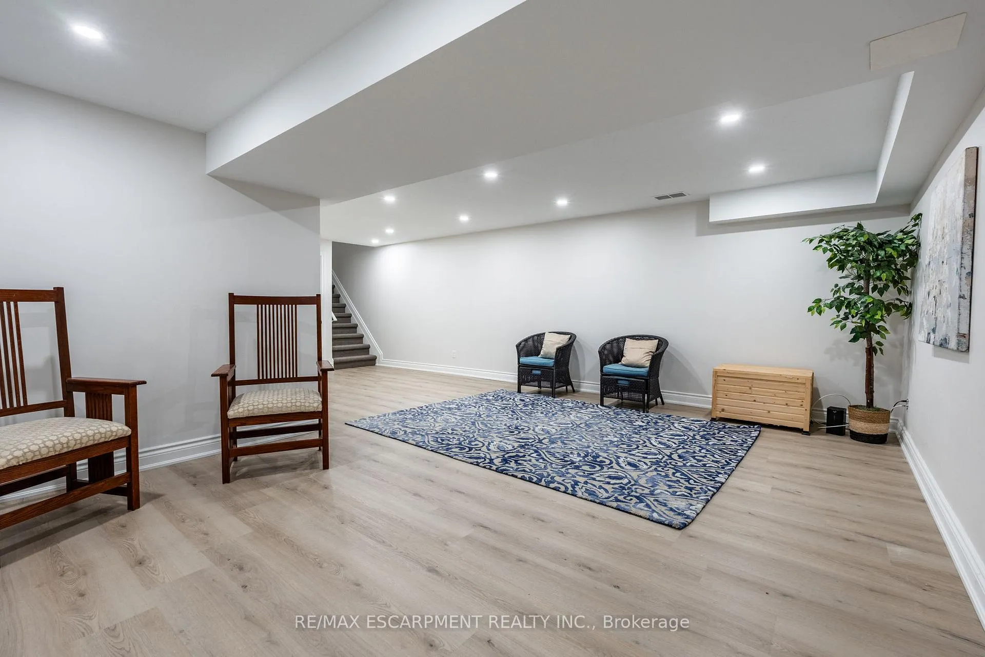 Photo 36 of 48 Goldenview Court, Hamilton, Waterdown — HOMEH