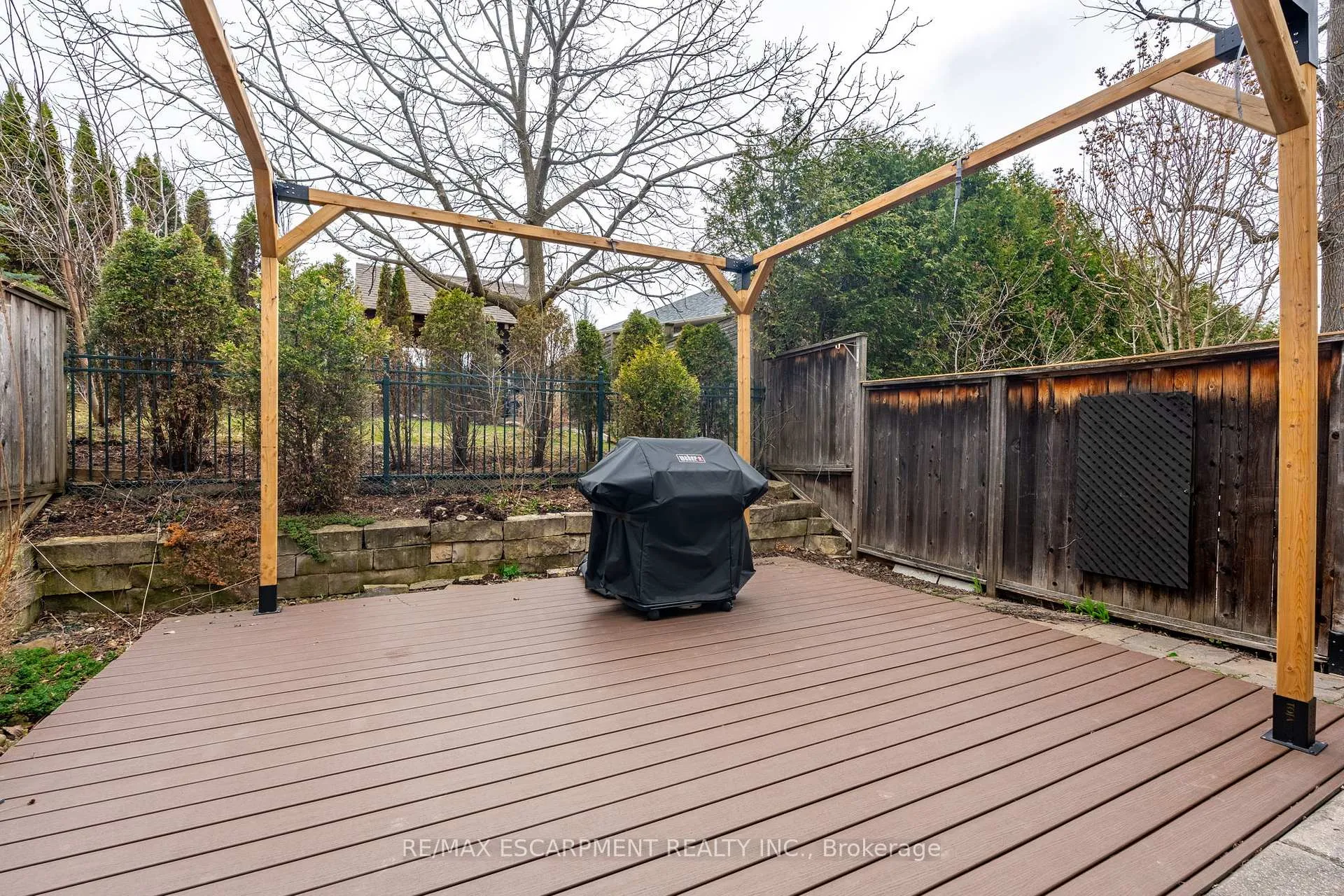 Photo 40 of 48 Goldenview Court, Hamilton, Waterdown — HOMEH
